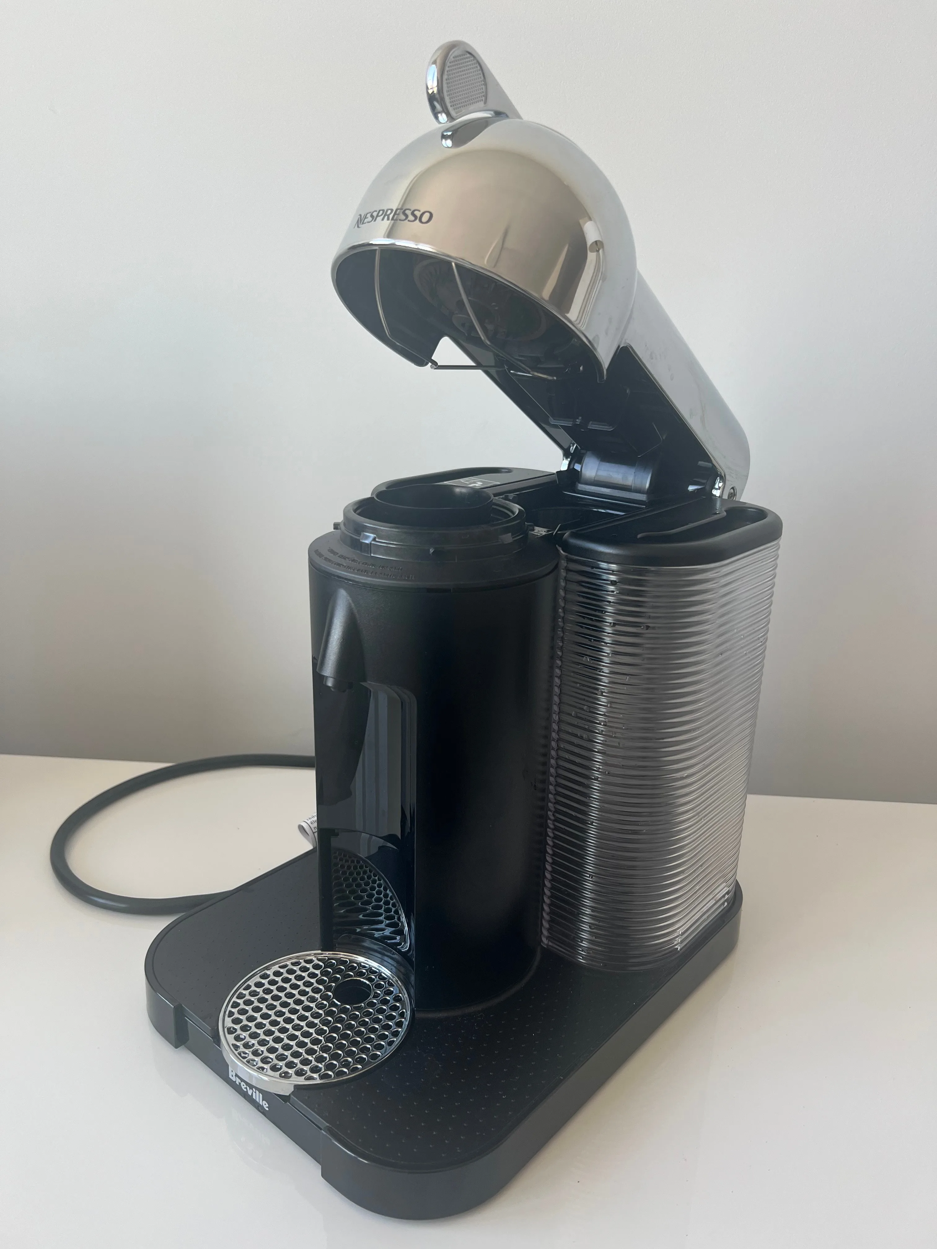 Nespresso VERTUO - Like New