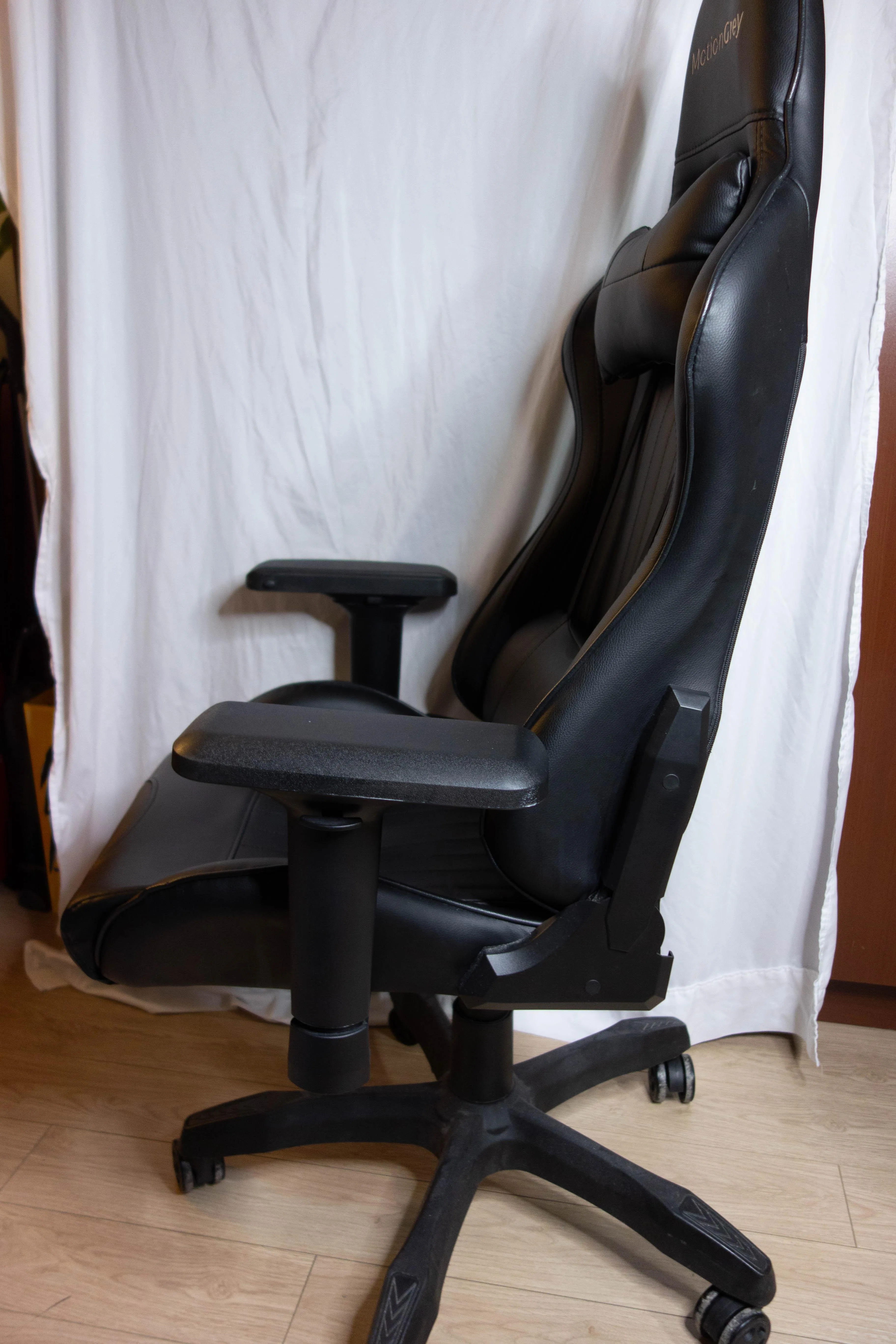 MotionGrey Enforcer Gaming Chair image indicator(4)