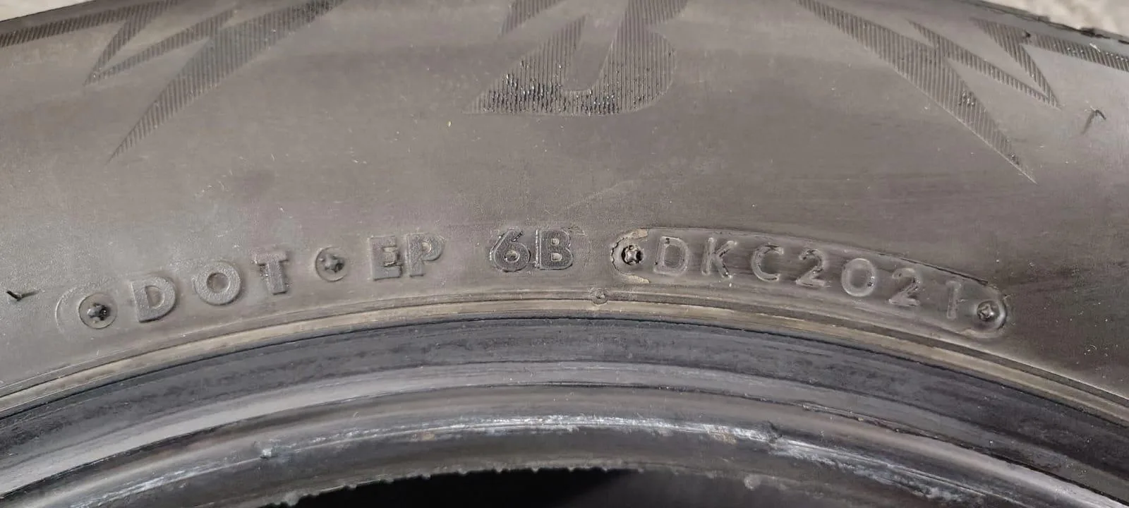Bridgestone BLIZZAK WS90 Winter Tires 235/55R17 image indicator(7)