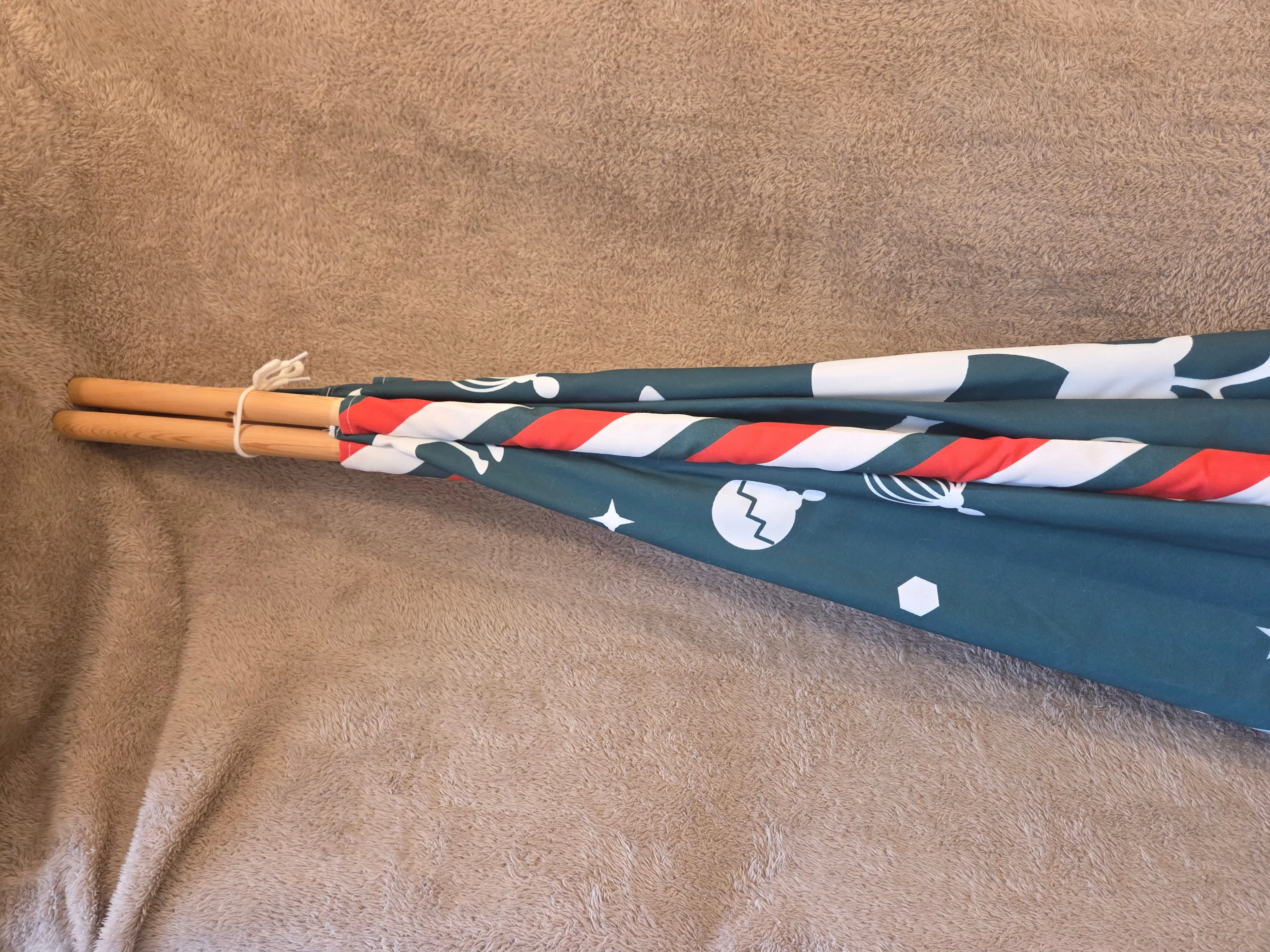 Holiday Christmas Kids Teepee, 59×47 in, with Garland image indicator(8)