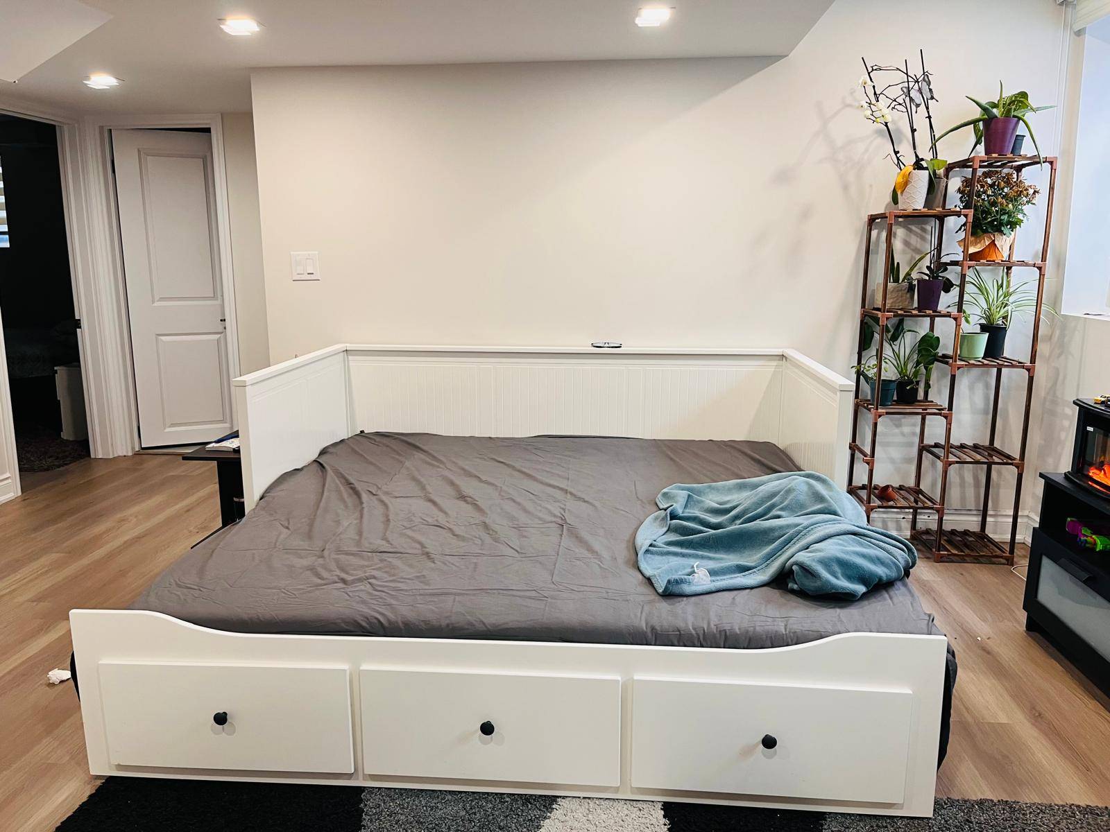 3-Drawer Daybed – Excellent for Guest Rooms & Small Spaces - photo 2
