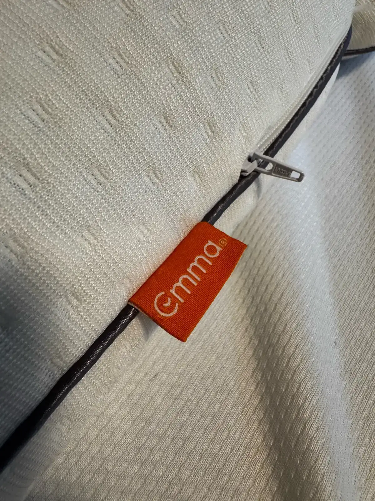 Queen Size 'Emma Hybrid Comfort Plus' Mattress - LIKE NEW - photo 3