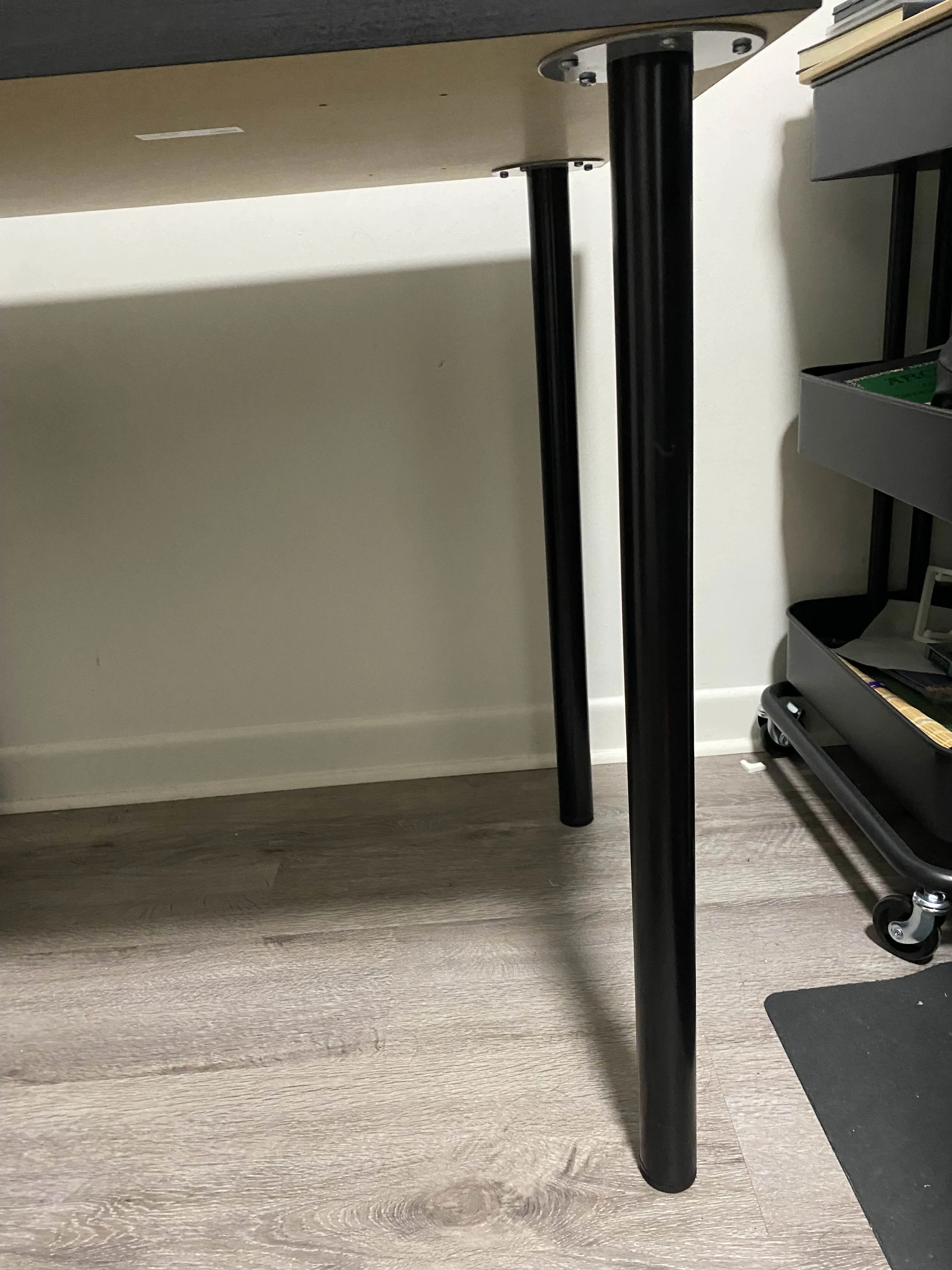 IKEA Desk with ALEX Drawers – Great Condition image indicator(3)