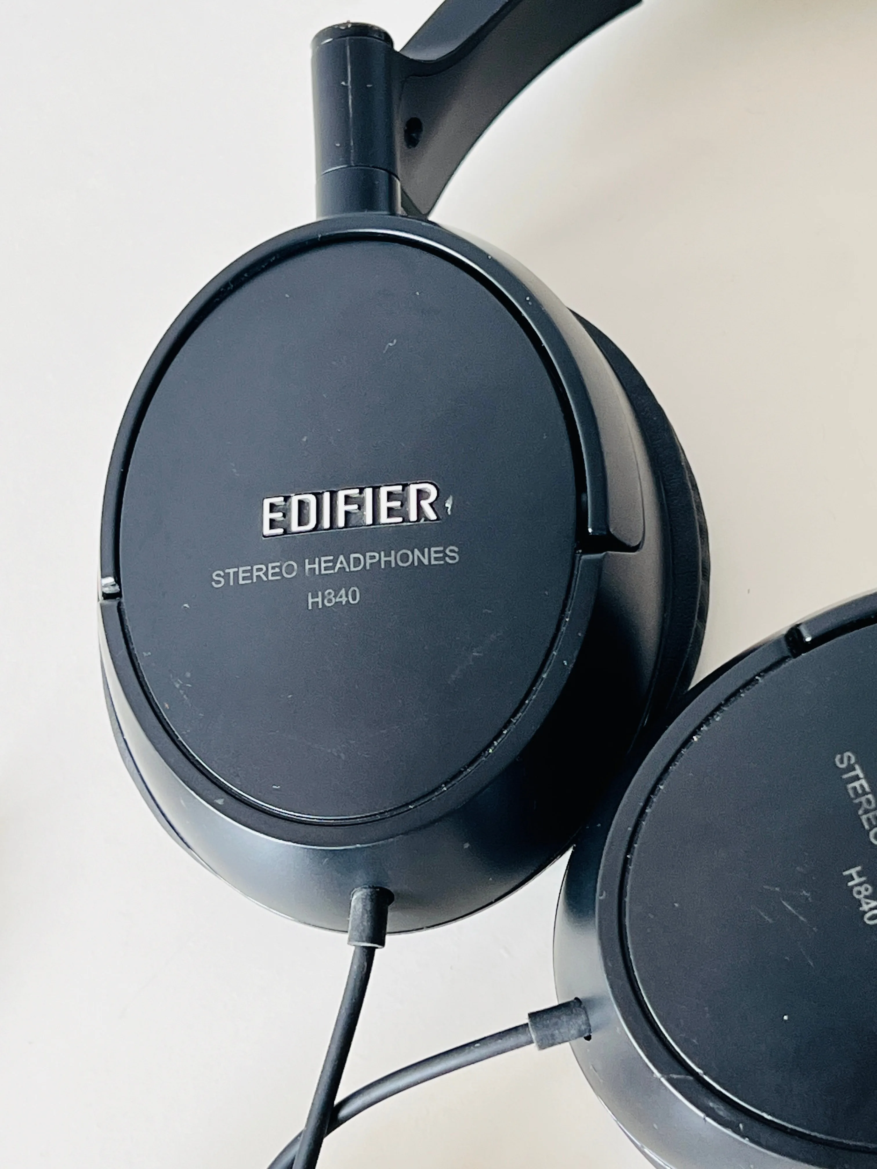 Edifier Headset for office use with inhand volume controls image indicator(3)