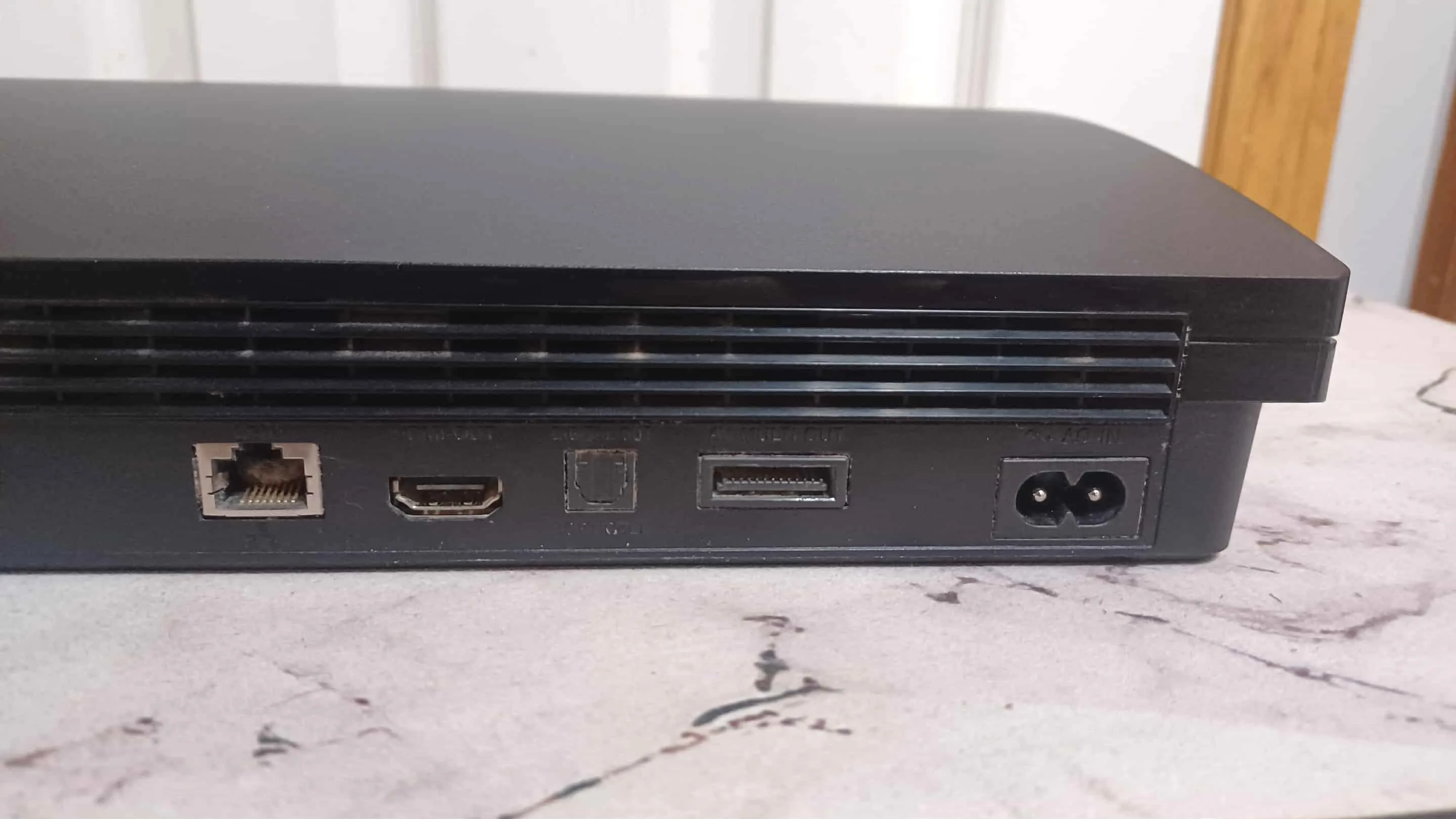 PS3 120 GB + Controller + Controller Charging Stand + All Cords image indicator(6)