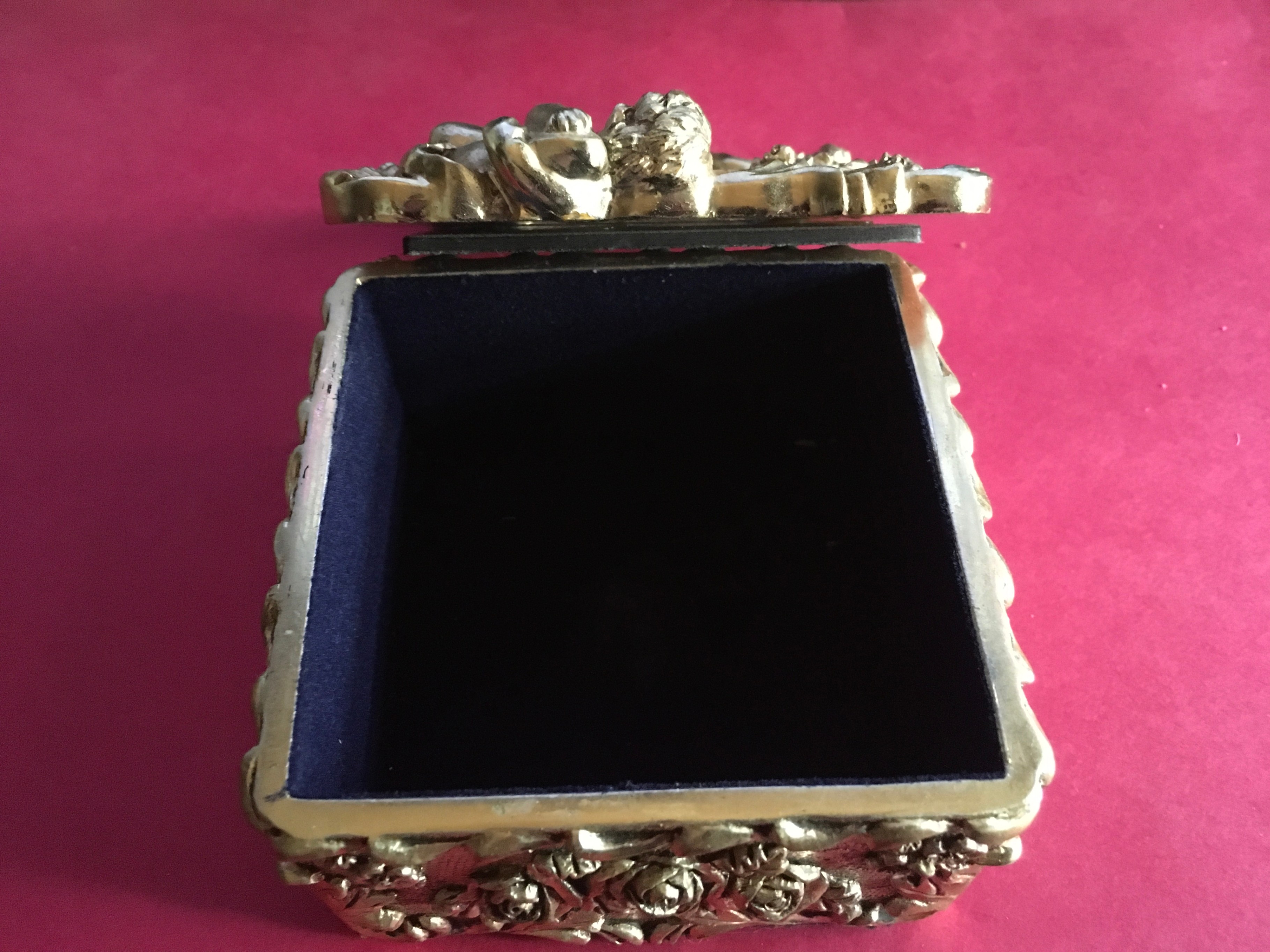 Vintage Gold Floral Jewelry Box - photo 2