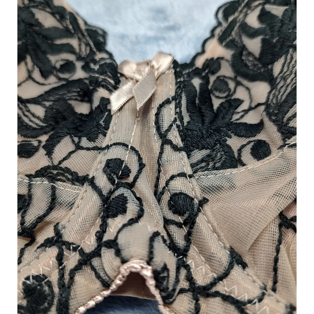 Amoureuse Embroidered Underwire 40B Bra image indicator(4)