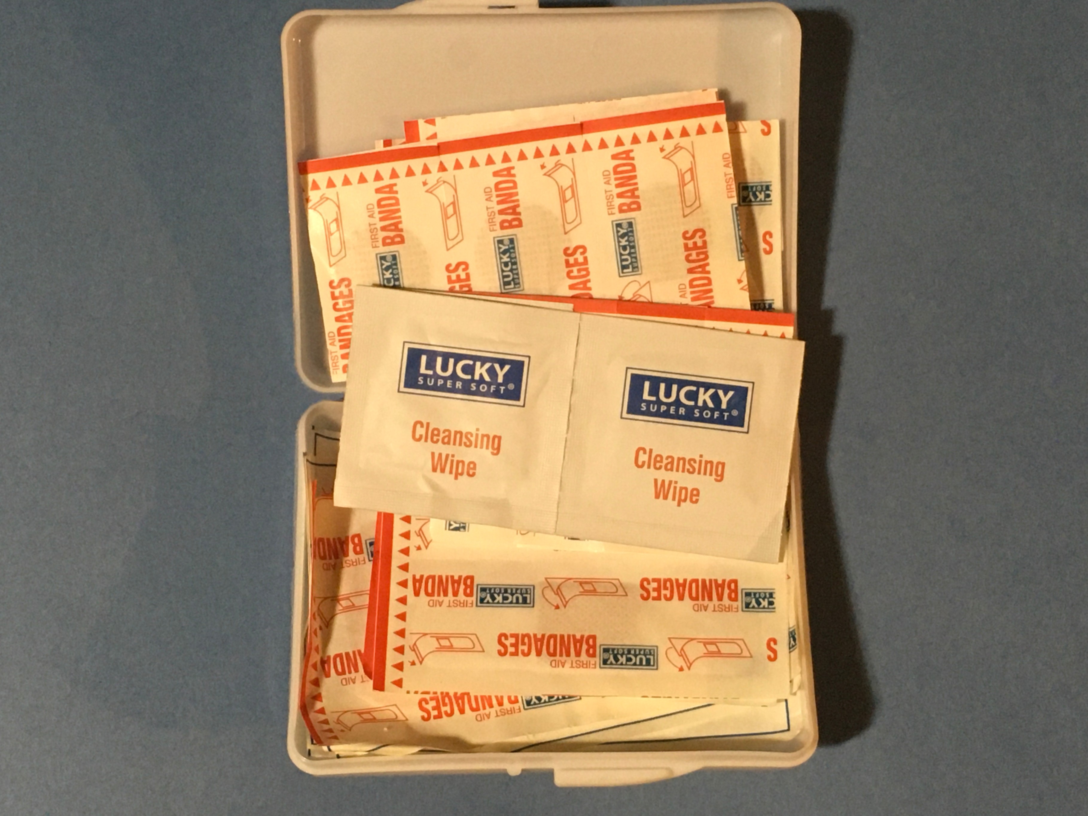 Lucky Super Soft Travel Size First Aid Kit - 42 Pieces - photo 3
