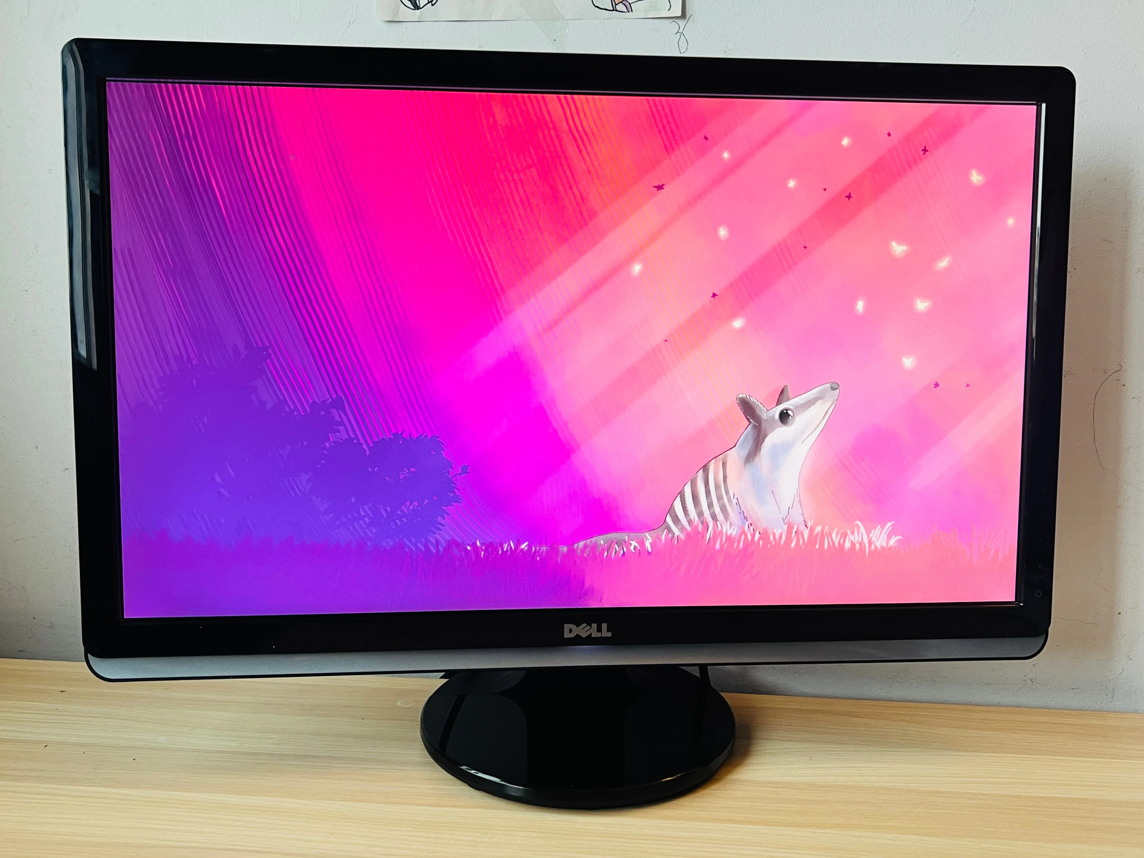 DELL 24" Monitor for official and personal use / Moniteur image indicator(2)