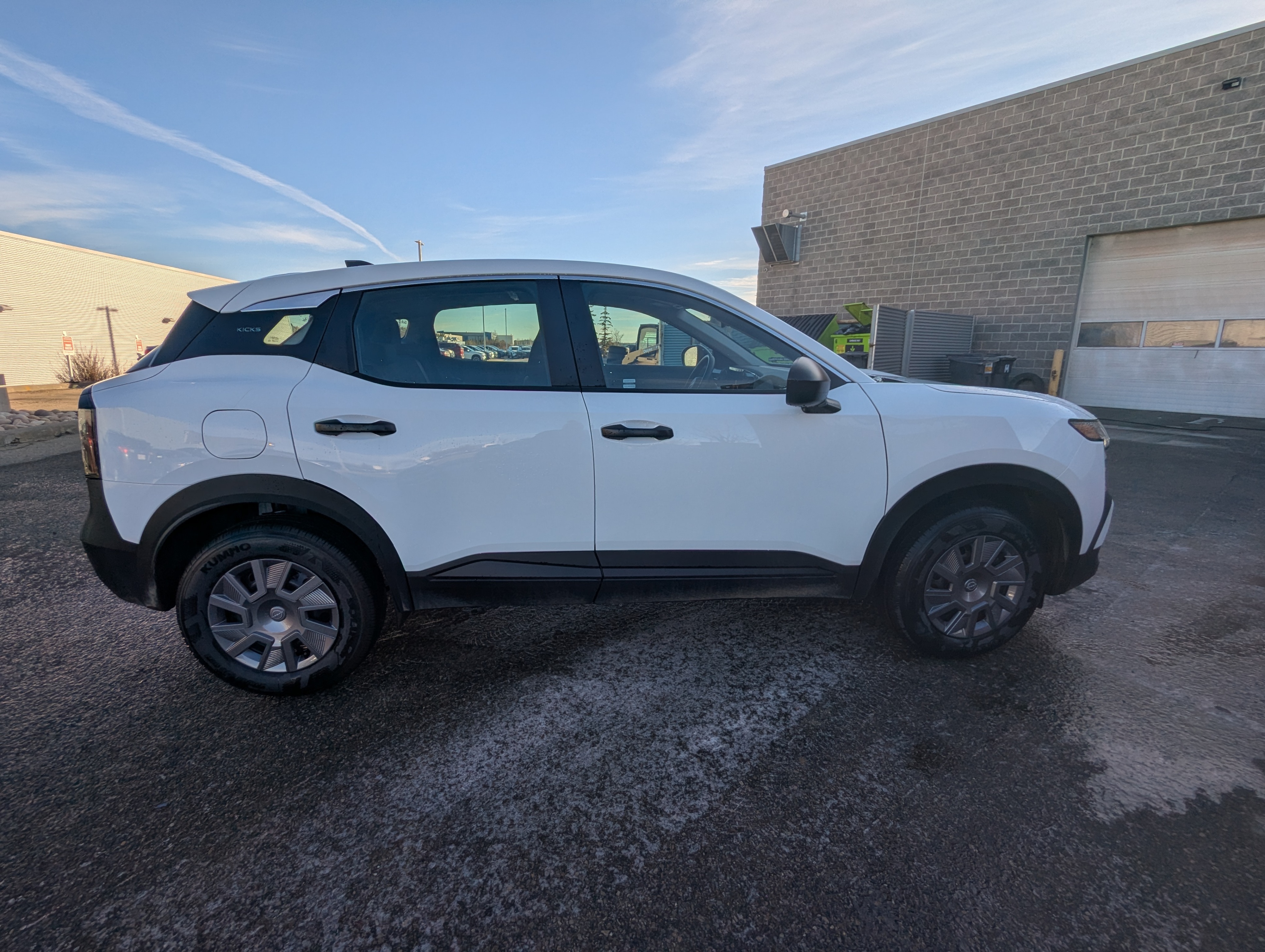 2026 Nissan Kicks S - photo 2