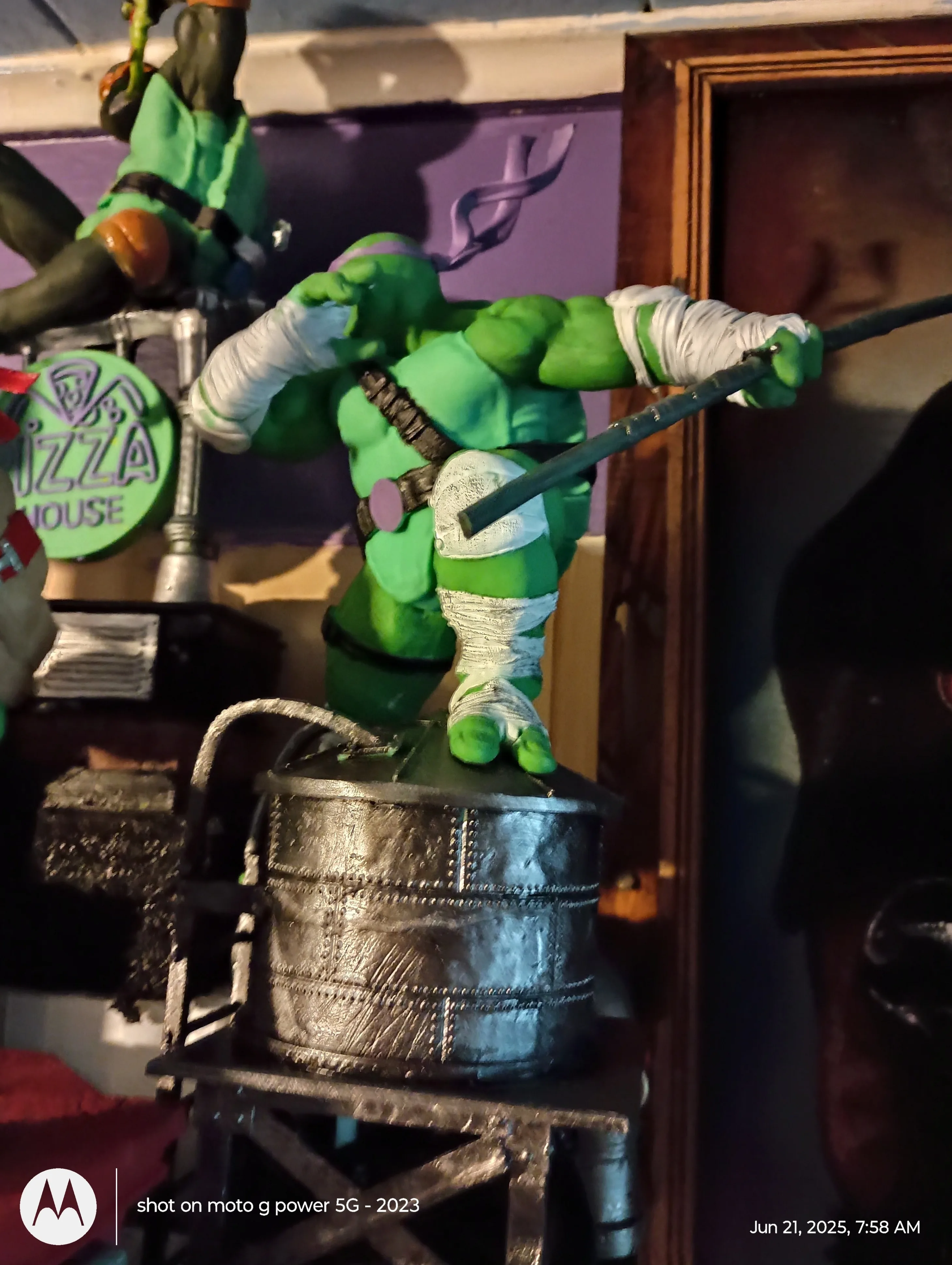 TMNT Resin statues 15inches tall set of 4 image indicator(2)