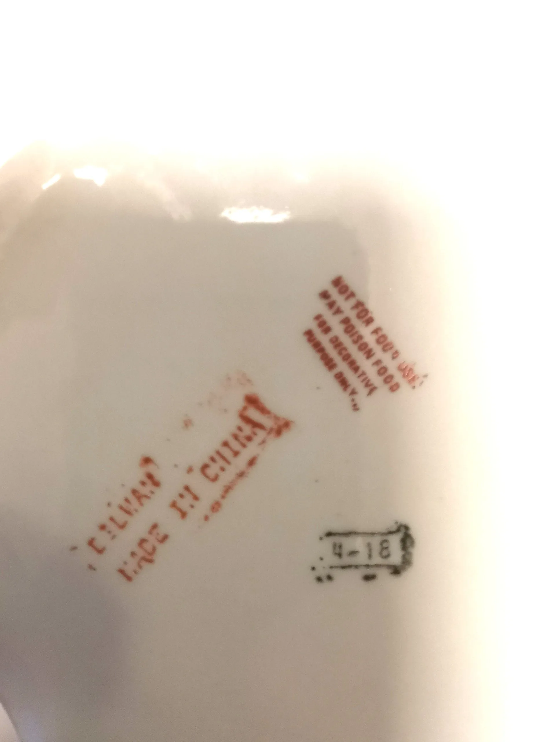 Vint. Porcelain Trinket Box Scalloped Lid Gold Trim Signed CHINA image indicator(7)