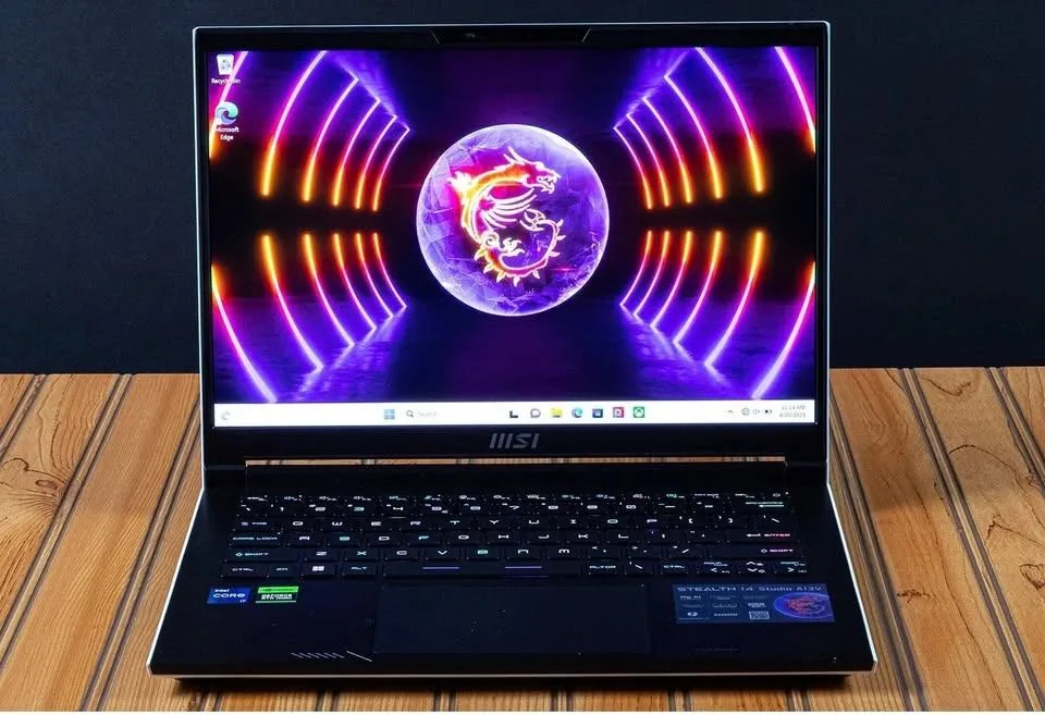 msi stealth 14 studio gaming laptop with 32gb ram, rtx 4060, i7 image indicator(3)