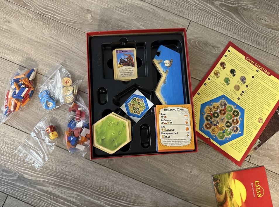 Catan Trade Build Settle Board Game – Like New - photo 2