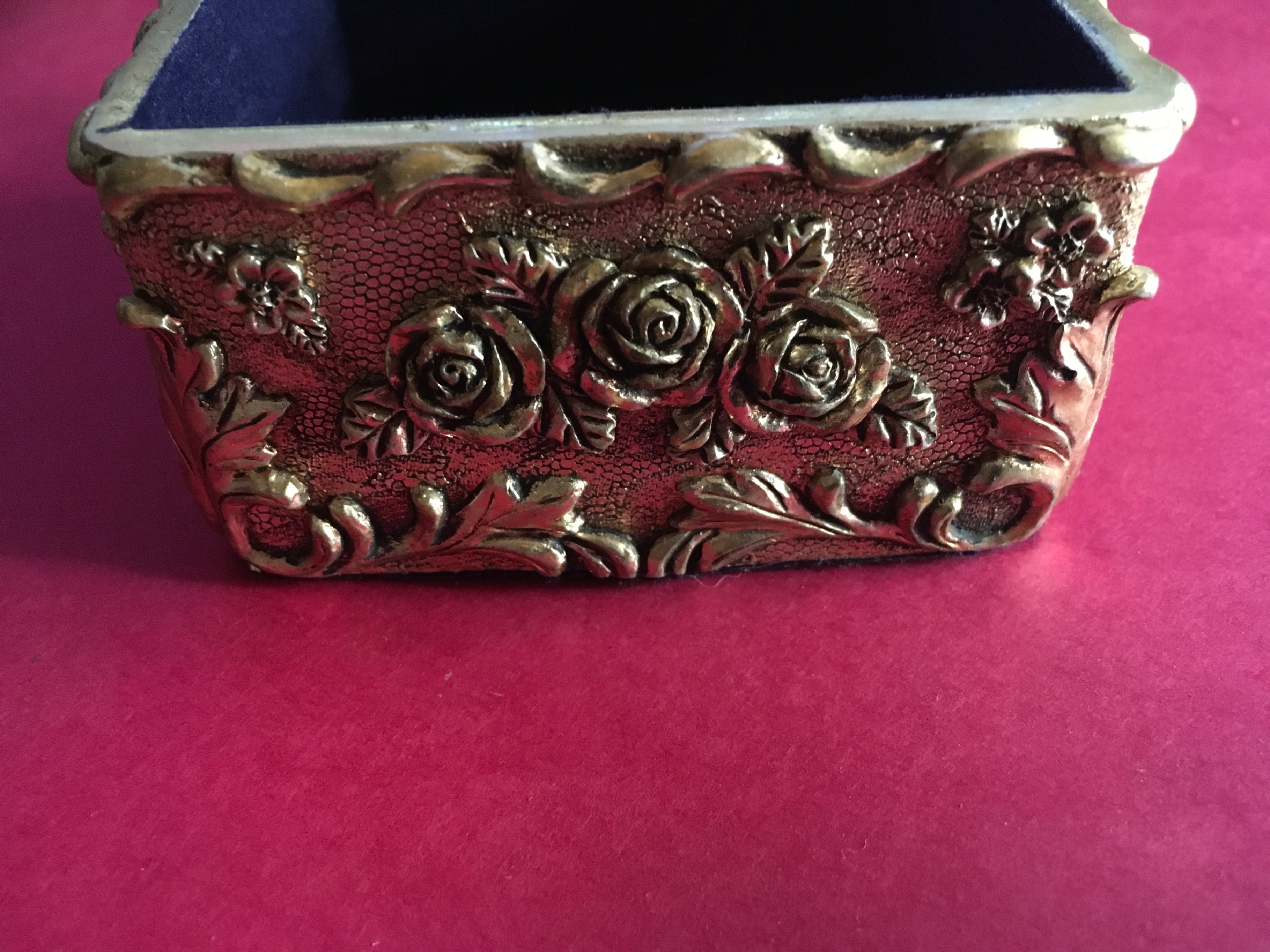 Vintage Gold Floral Jewelry Box - photo 4