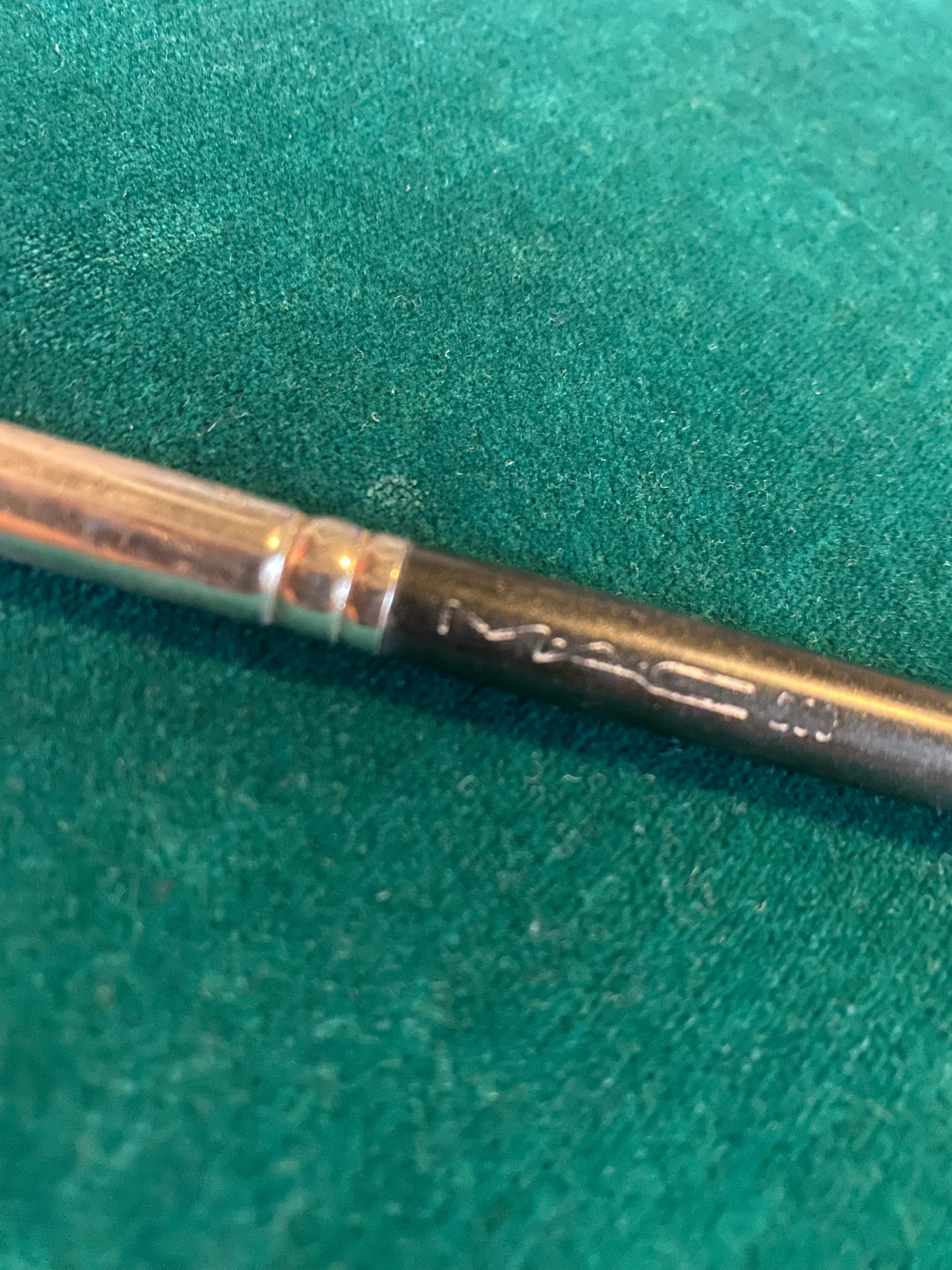 MAC 213 Natural Hair Eye Shadow Brush Fluff Blending Brush - photo 3