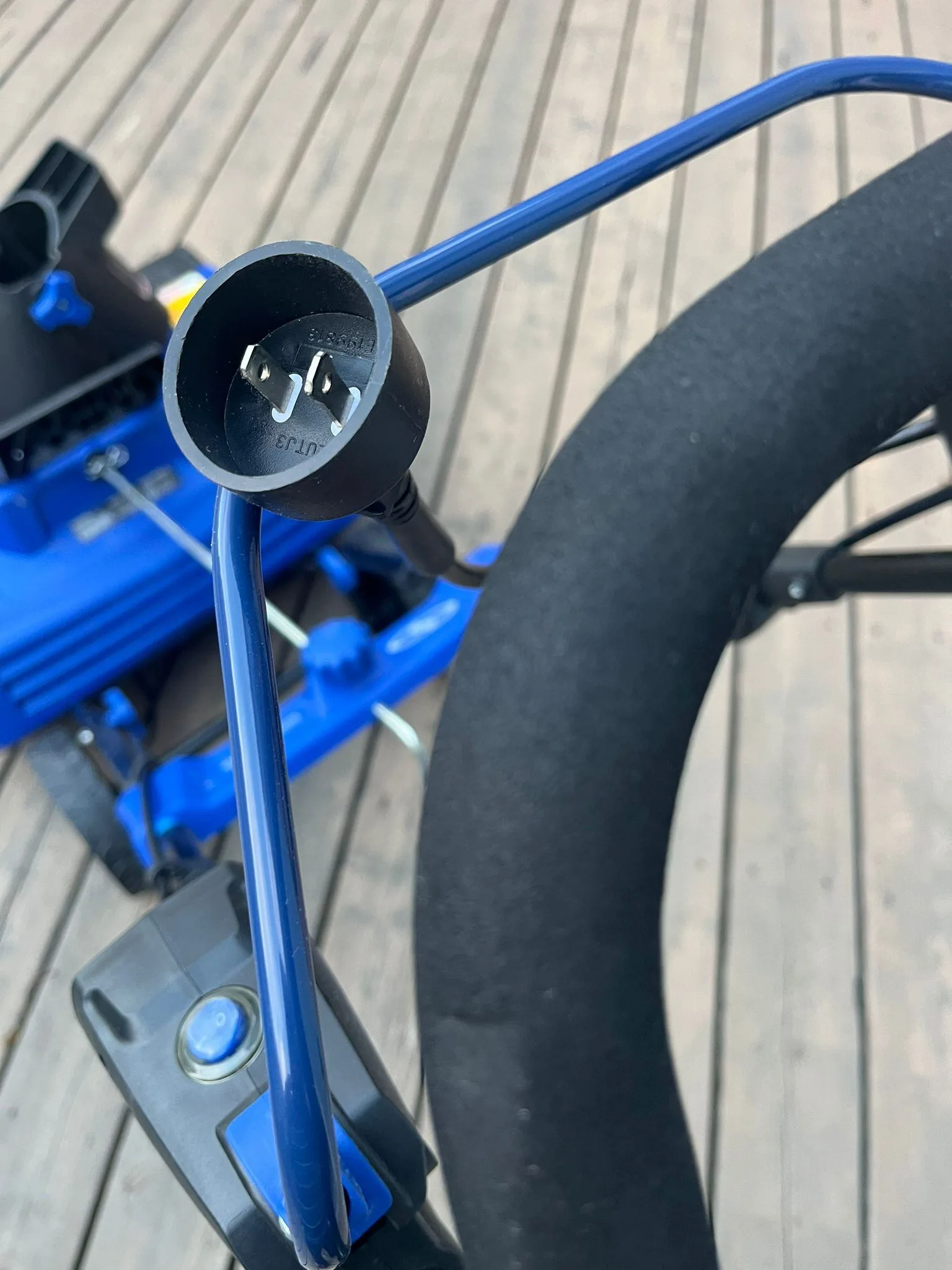 Ultra 21-inch 15 Amp Electric Snow Blower with Light image indicator(2)