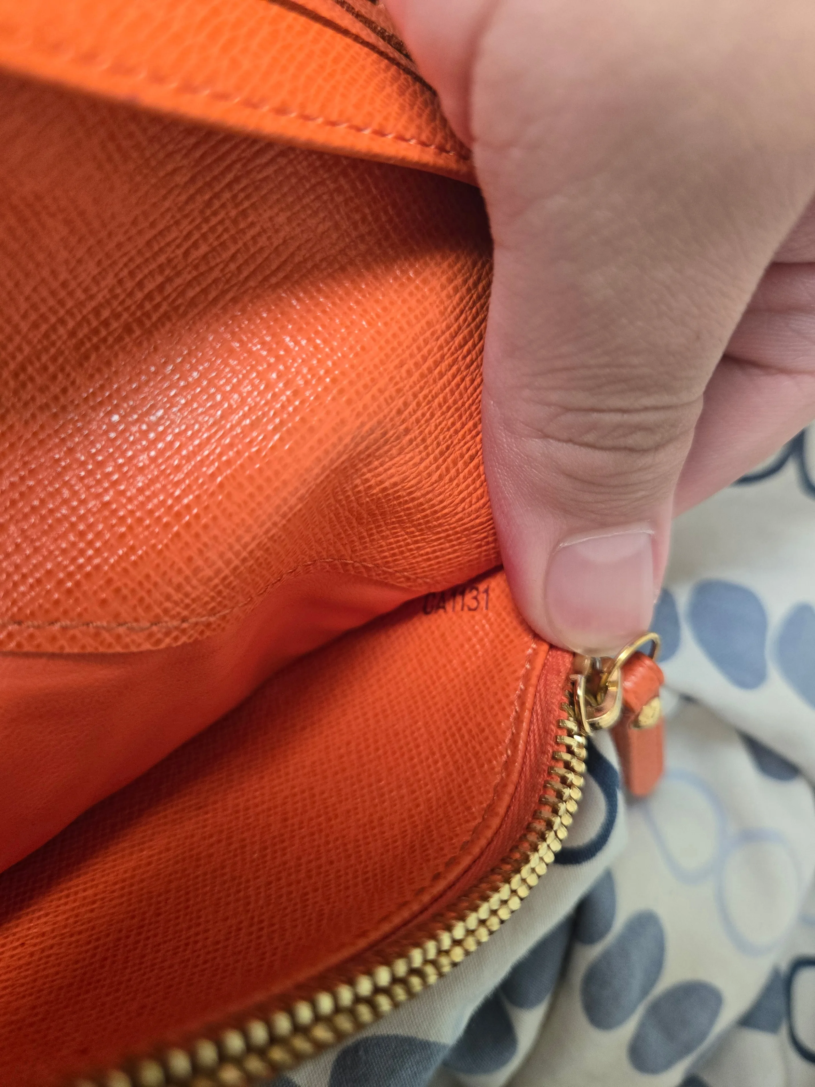 LV Multi-colour wallet (Authentic Used) image indicator(9)