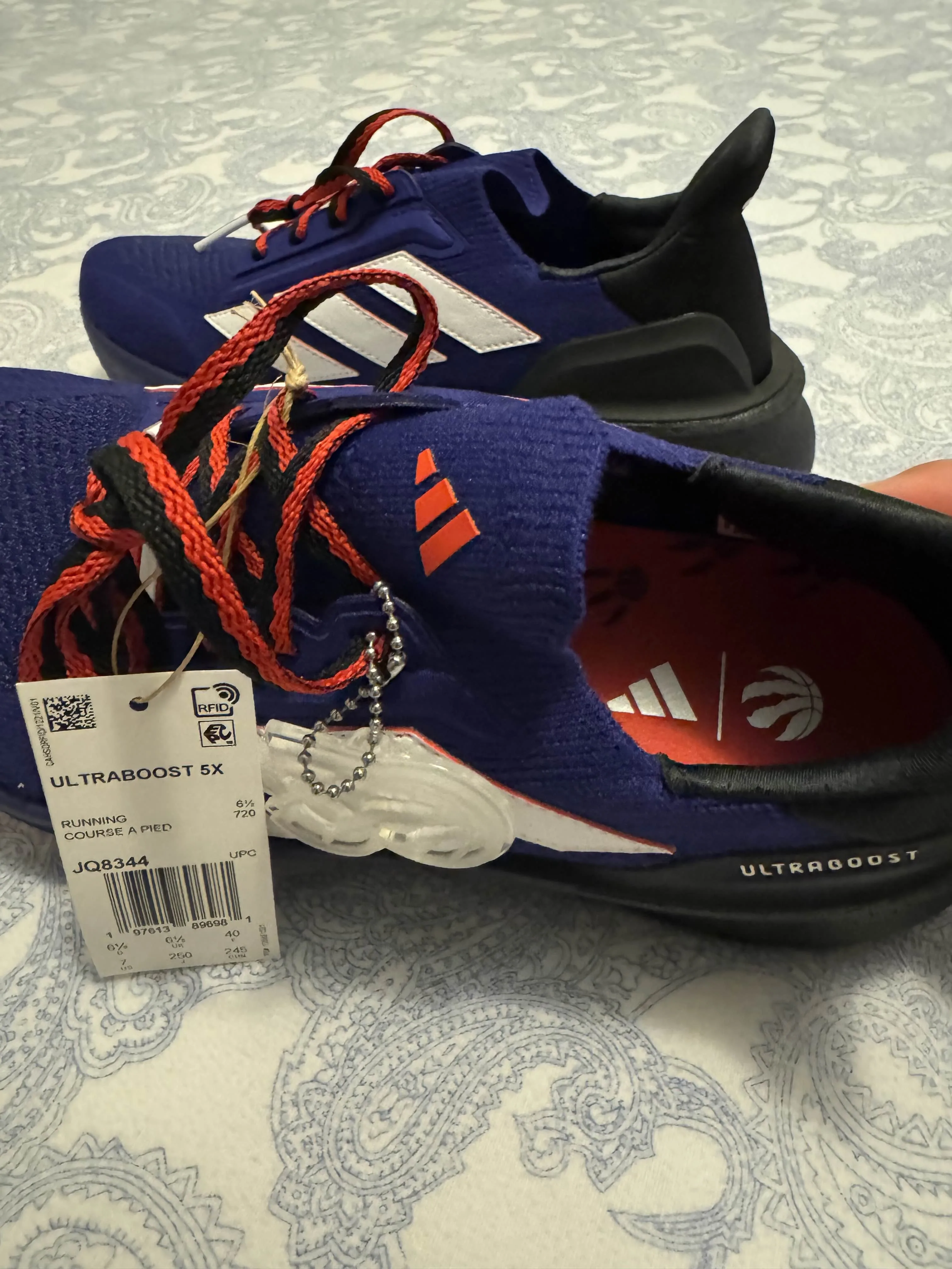 Adidas UltraBoost 5X Raptors Limited Edition (Brand New) image indicator(3)