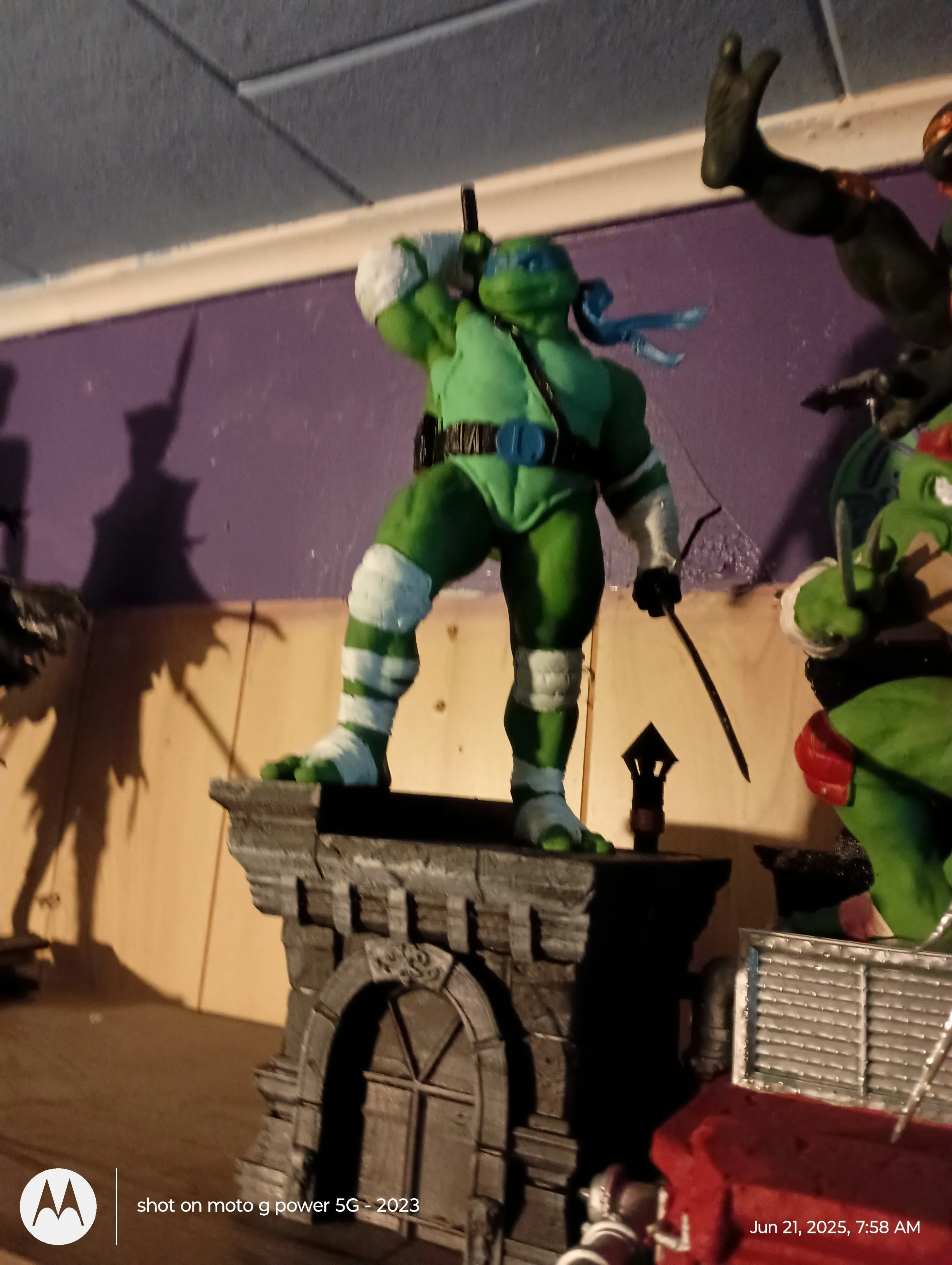 TMNT Resin statues 15inches tall set of 4 image indicator(4)