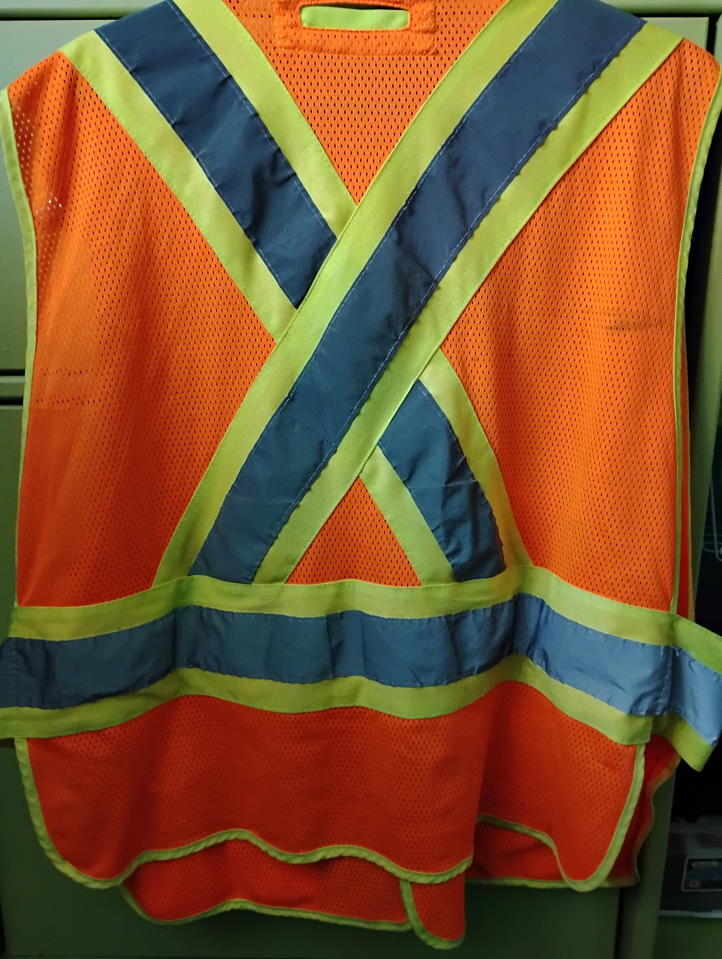 High-Visibility Adjustable Safety Vest – Good Condition - photo 2