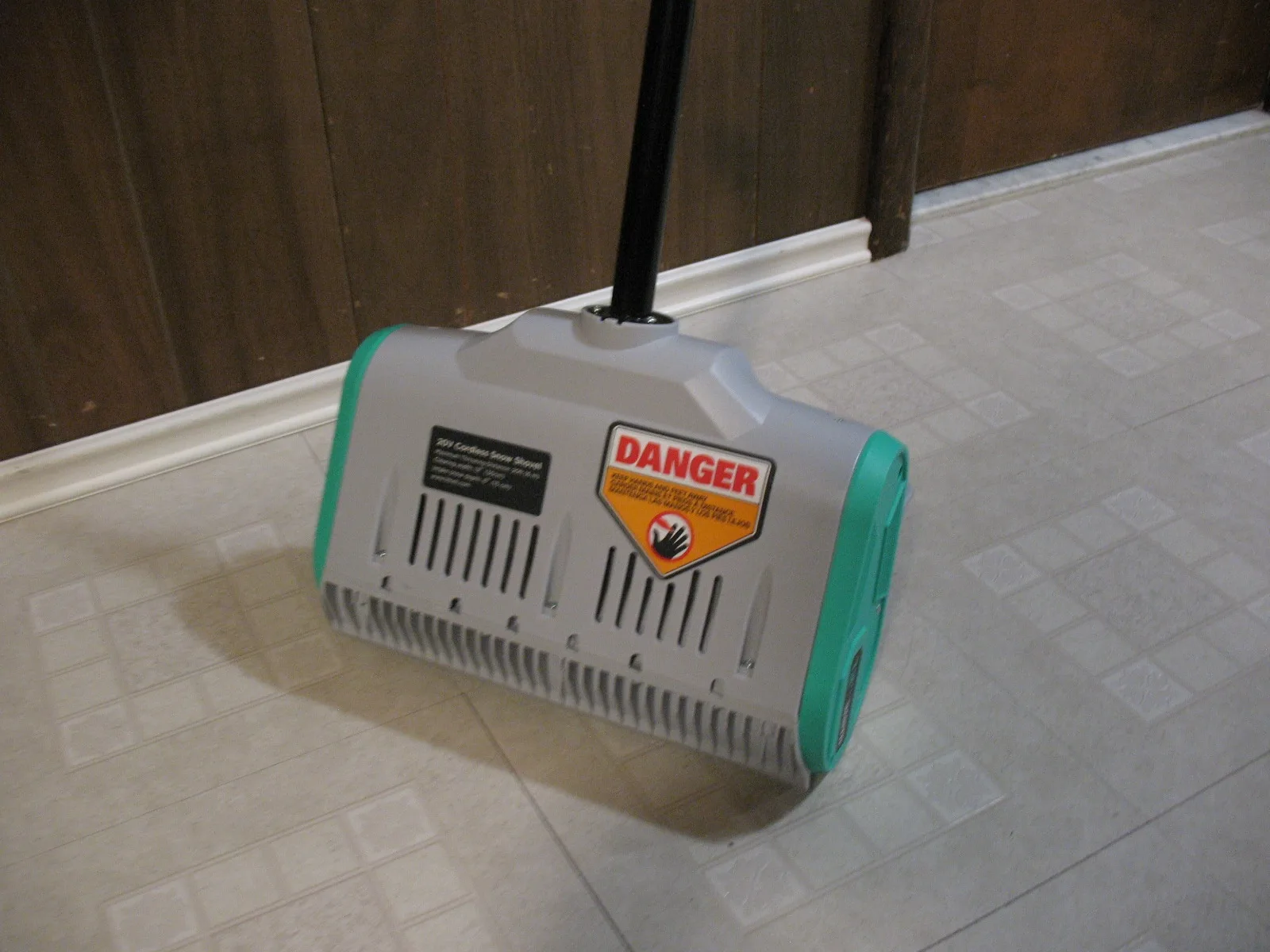 Cordless 20 Volt Snow Shovel, BRAND NEW image indicator(4)