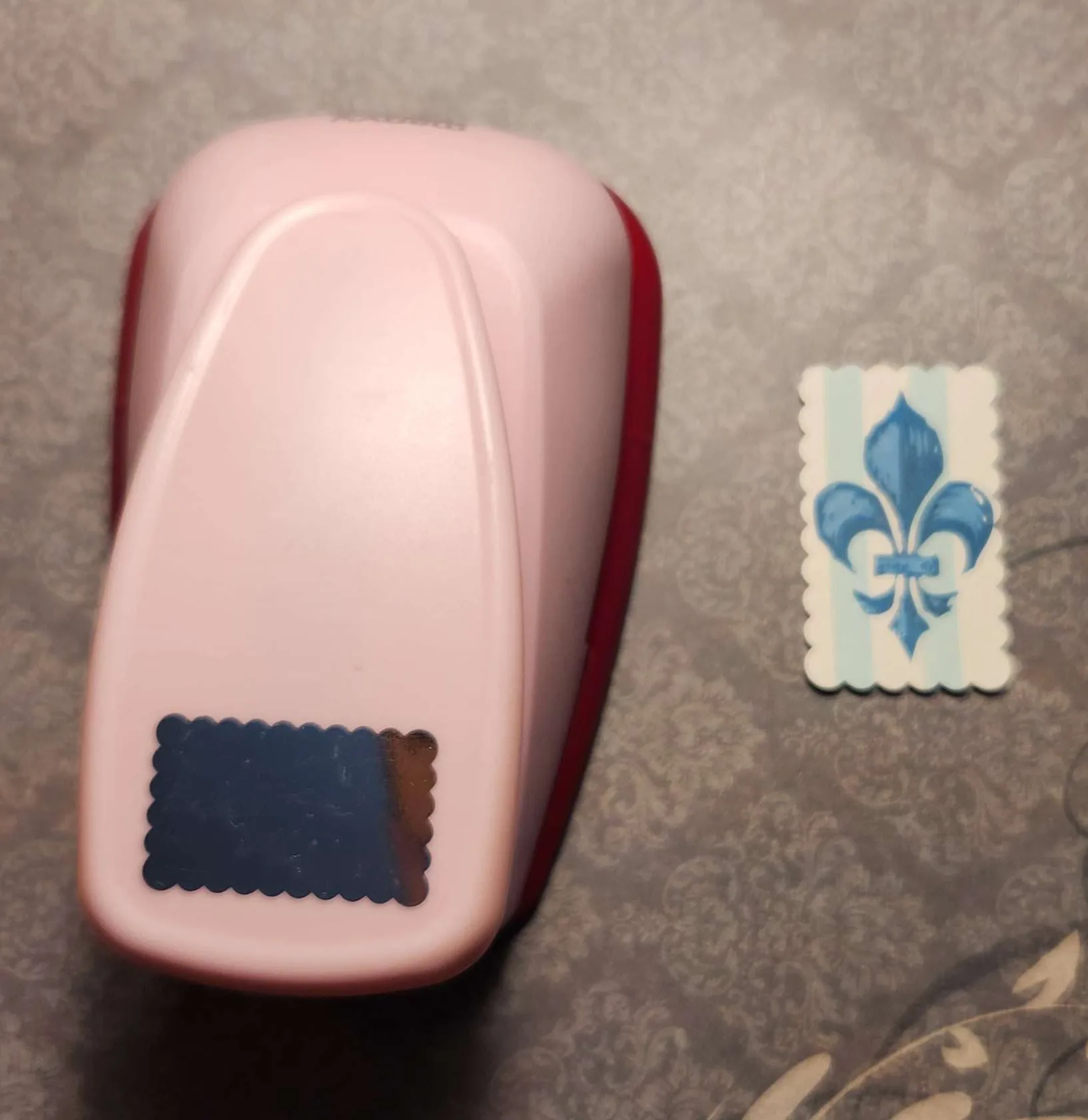 Rectangular punch with scalloped edge thumbnail