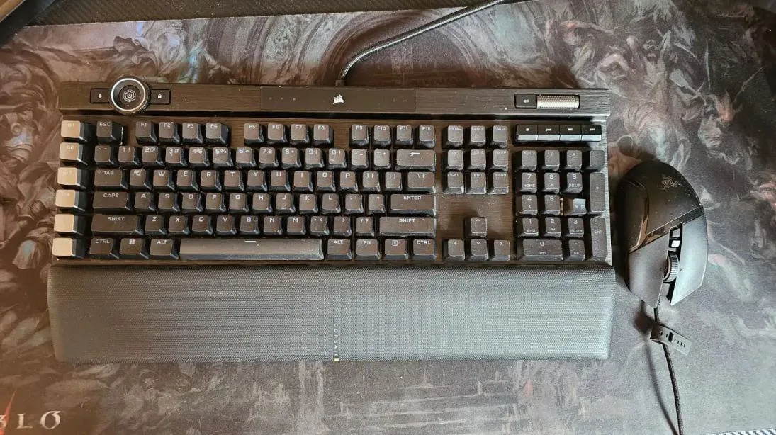 Razer Basilisk v3 series Gaming Mouse – like new, matte black image indicator(7)