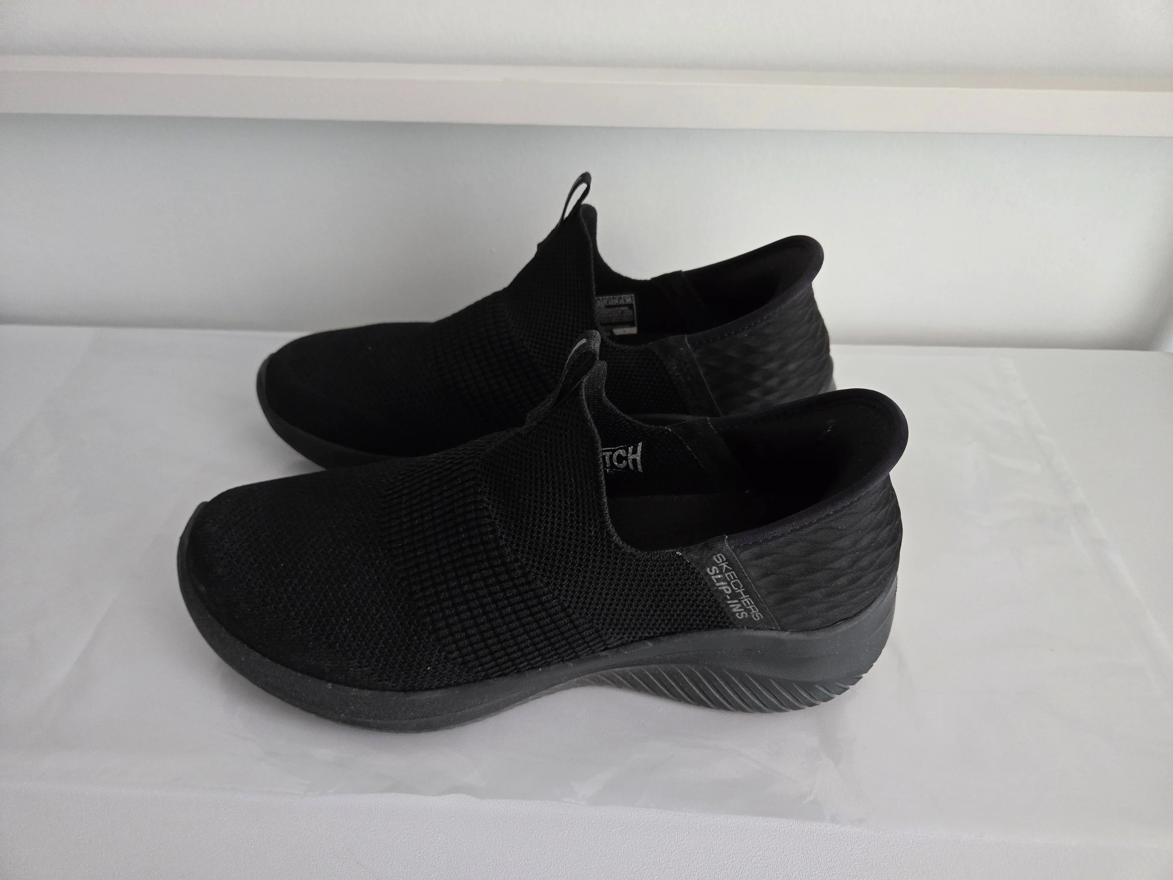 SIZE 7.5 Women Skechers Slip-ins: Ultra Flex 3.0 - Cozy Streak