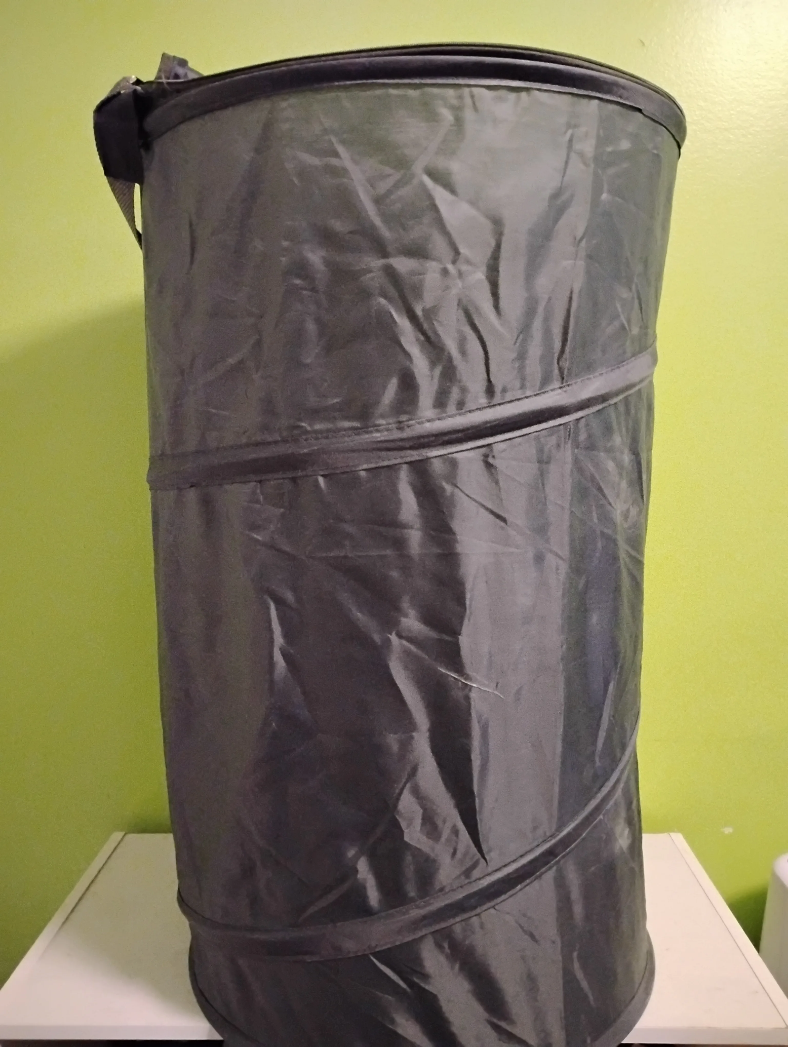 Collapsible Fabric Laundry Hamper – Good Condition thumbnail