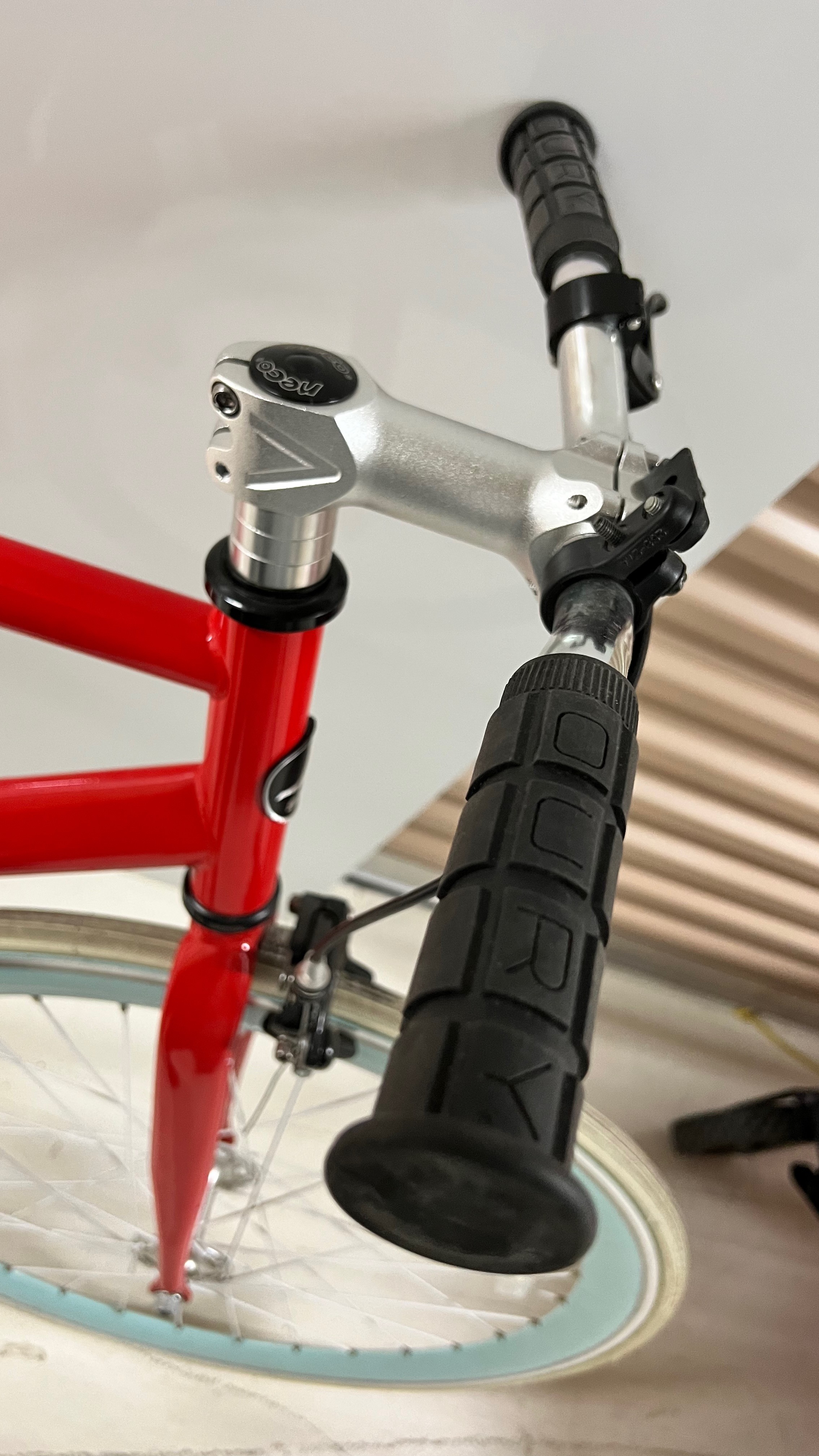 SOLE 49cm Small Single Speed Bike – Like New Red Frame Blue Rims - photo 5