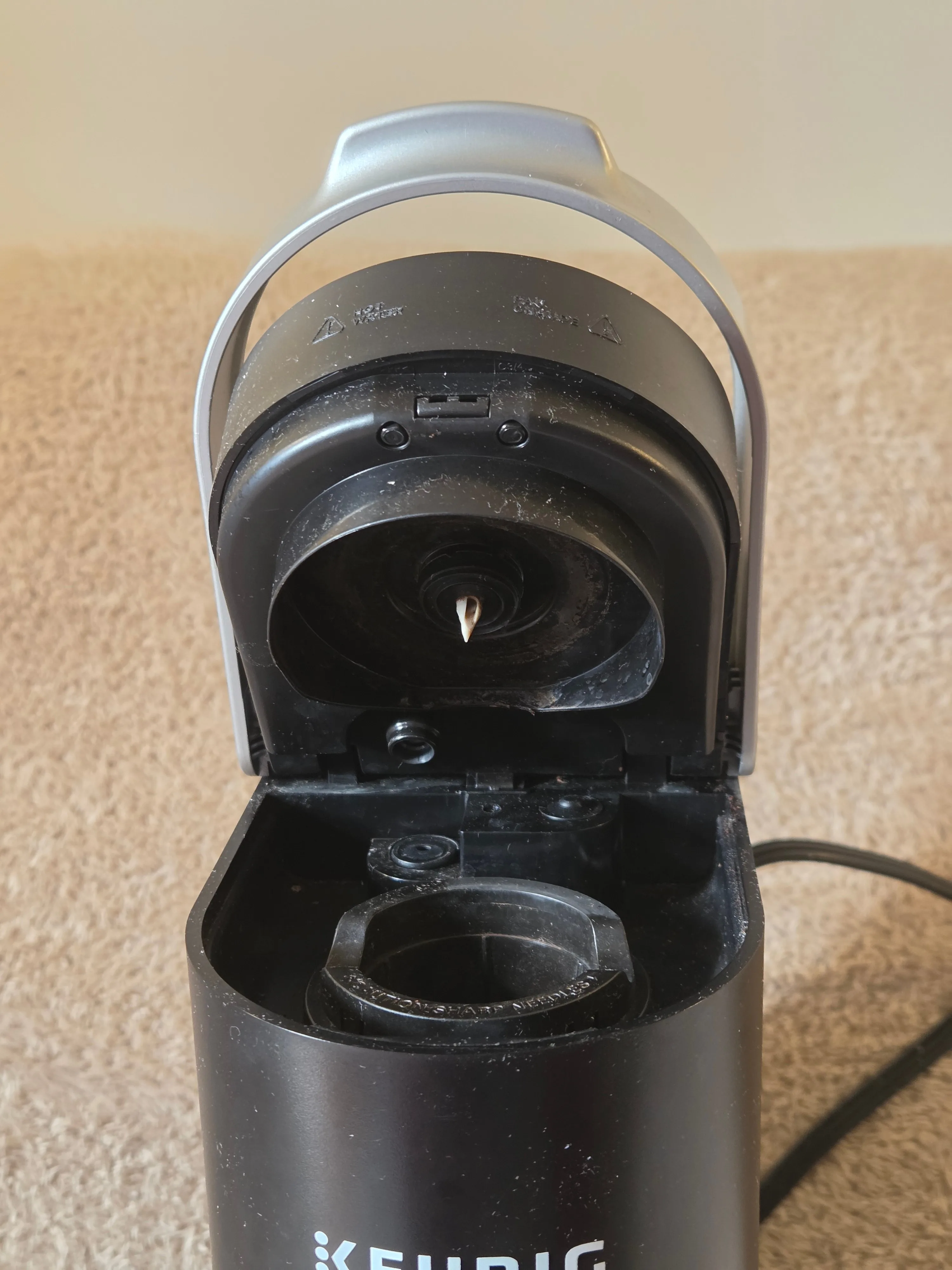 Keurig compact K-Cup coffee maker, black image indicator(3)