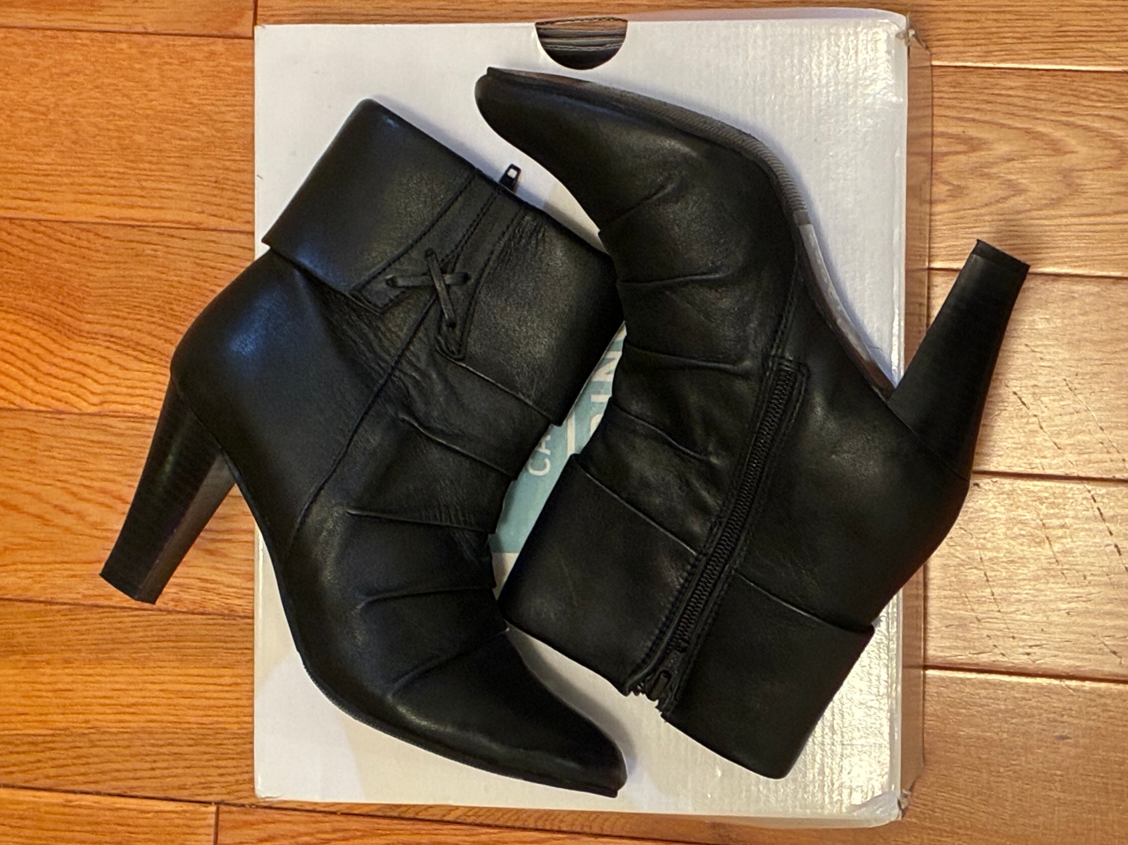 Women's Ankle Boots: Call It Spring - size 6, black, like new - photo 3