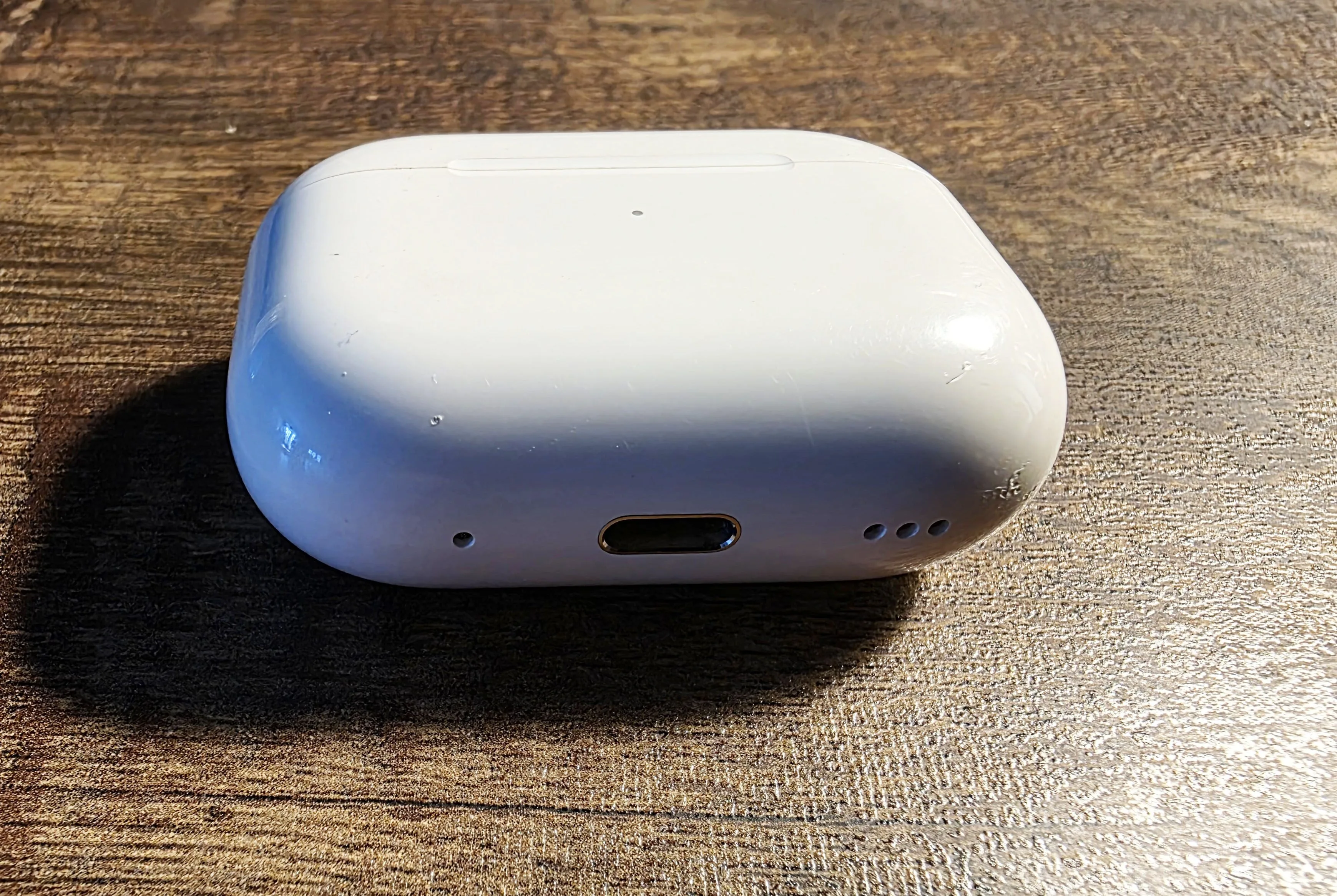 Apple AirPods Pro 2nd Gen 2 2023 Magsafe  USB-C Charging Case. image indicator(3)