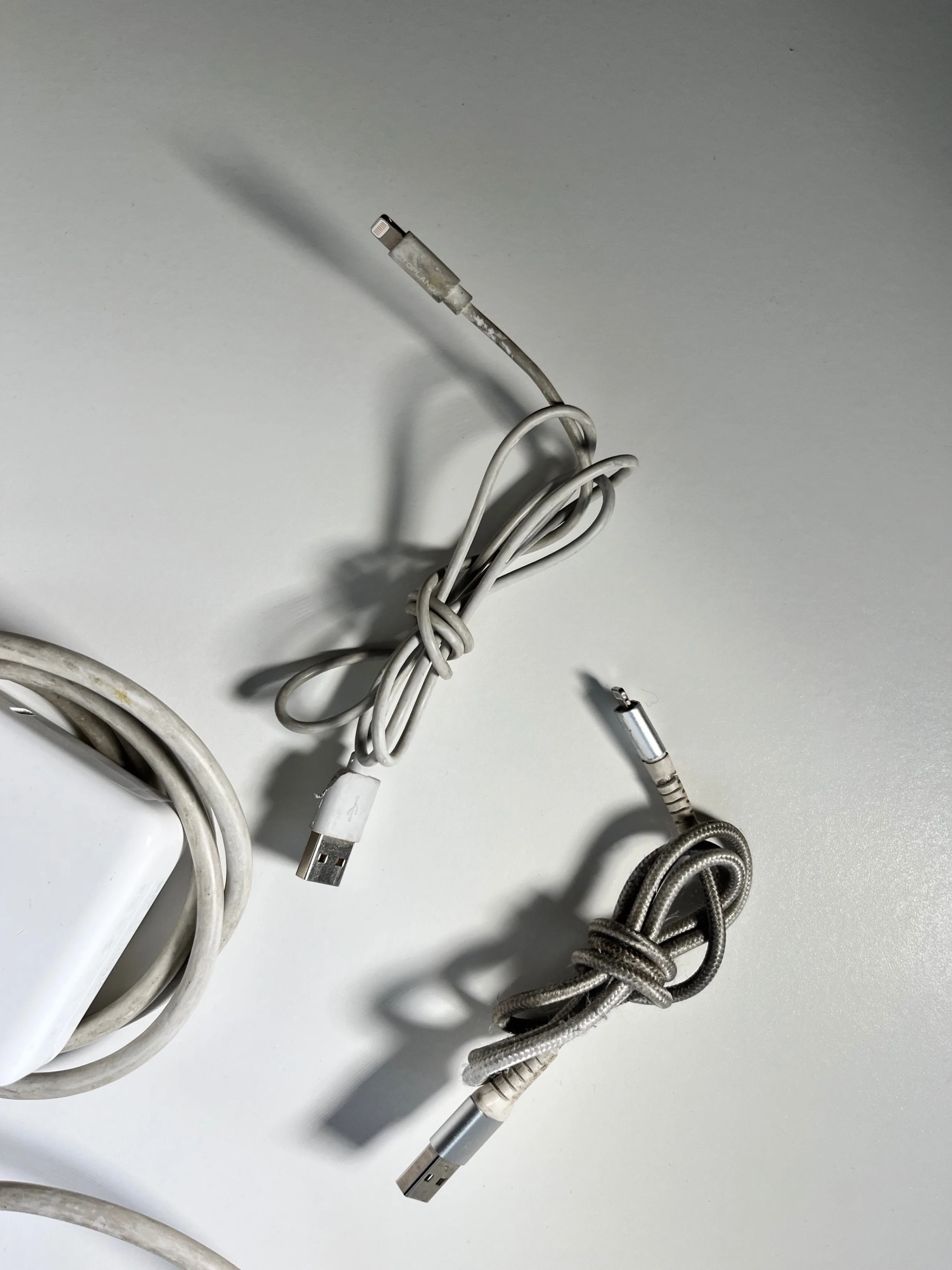 Apple MacBook Power Adapters + Lightning Cables (Bundle) image indicator(2)