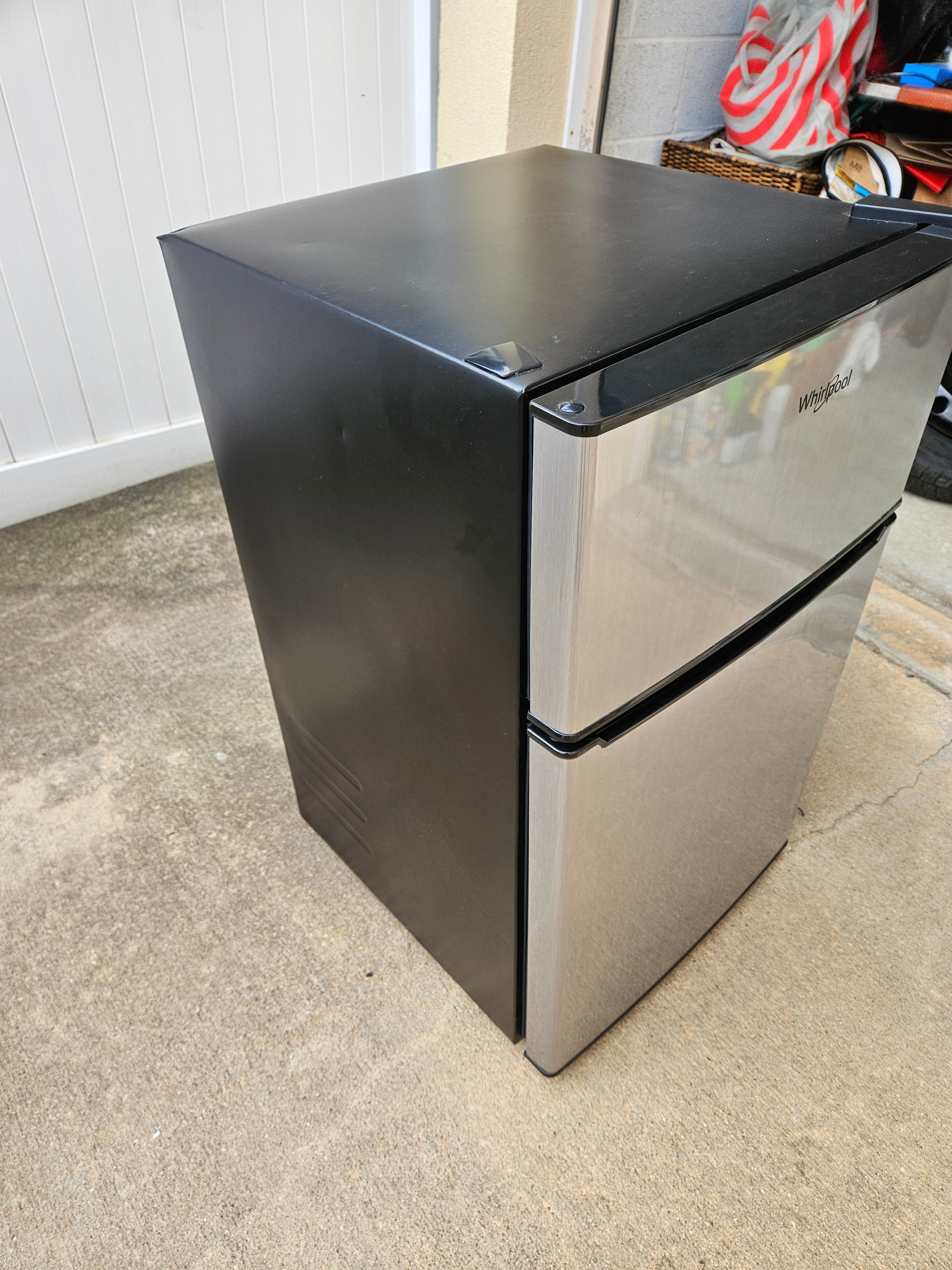 Whirlpool 3.1 cu ft Mini Refrigerator Stainless Steel WH31S1E - photo 2