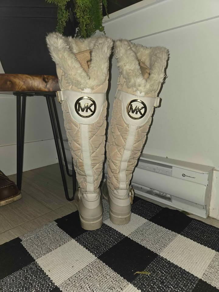 Michael Kors womens snow boots size 6 - photo 2