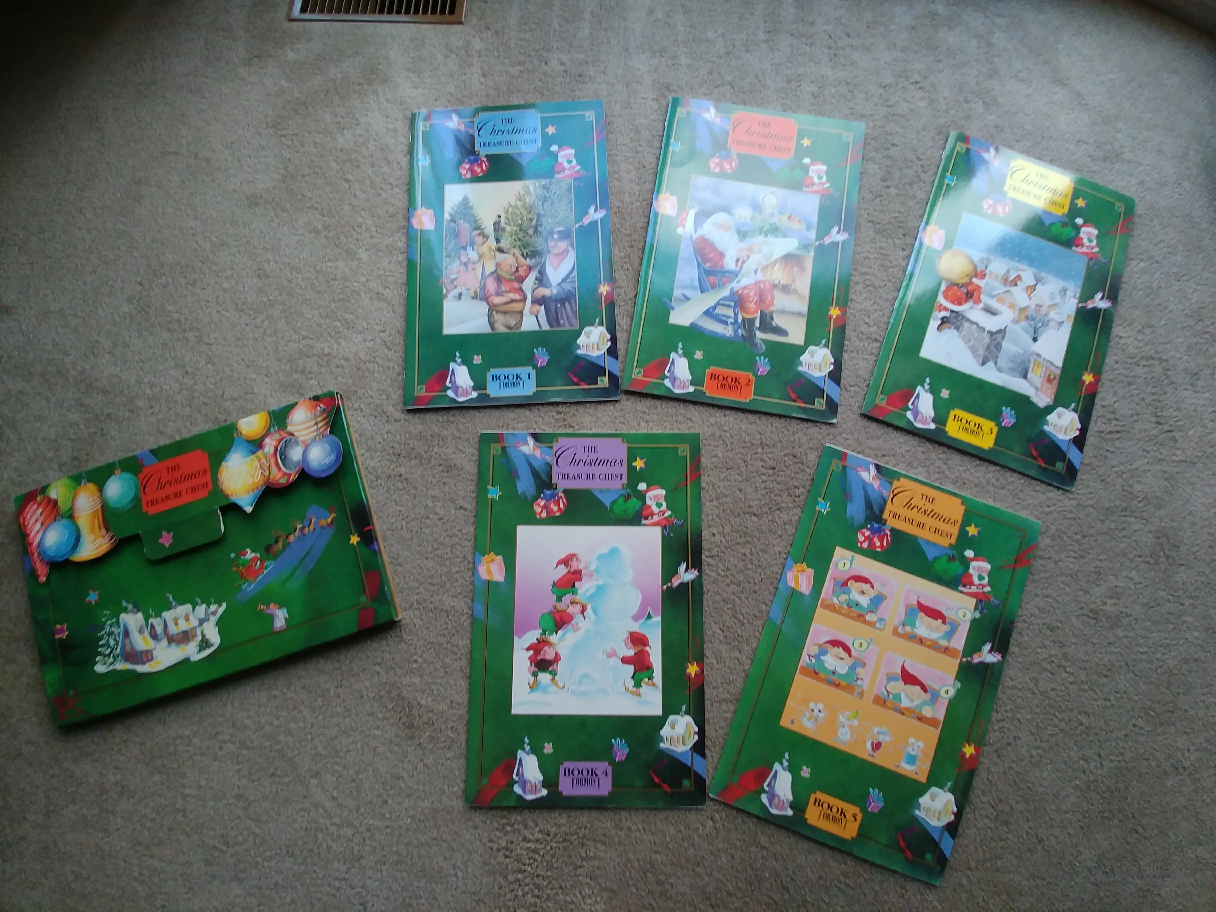 Christmas Treasure Chest of Large Books, 5 Books in Case image indicator(2)