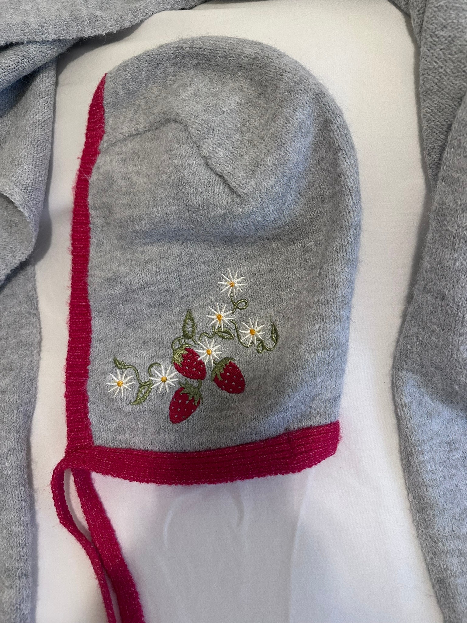 Lisa Says Gah Strawberry Knit Scarf + Bonnet Set - photo 2
