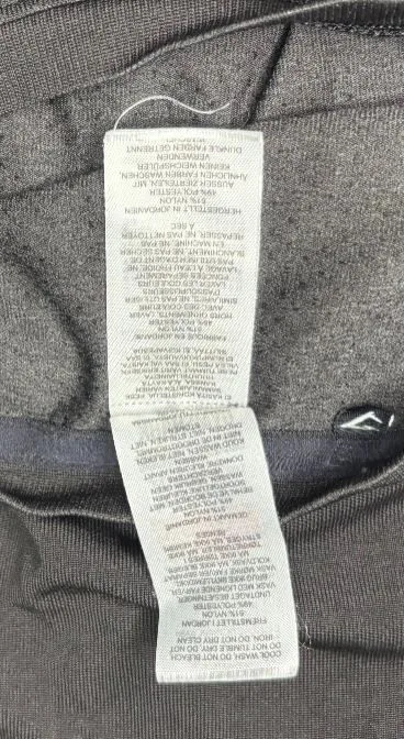 Black Gymshark Long Sleeve Performance Shirt Adult Medium image indicator(5)