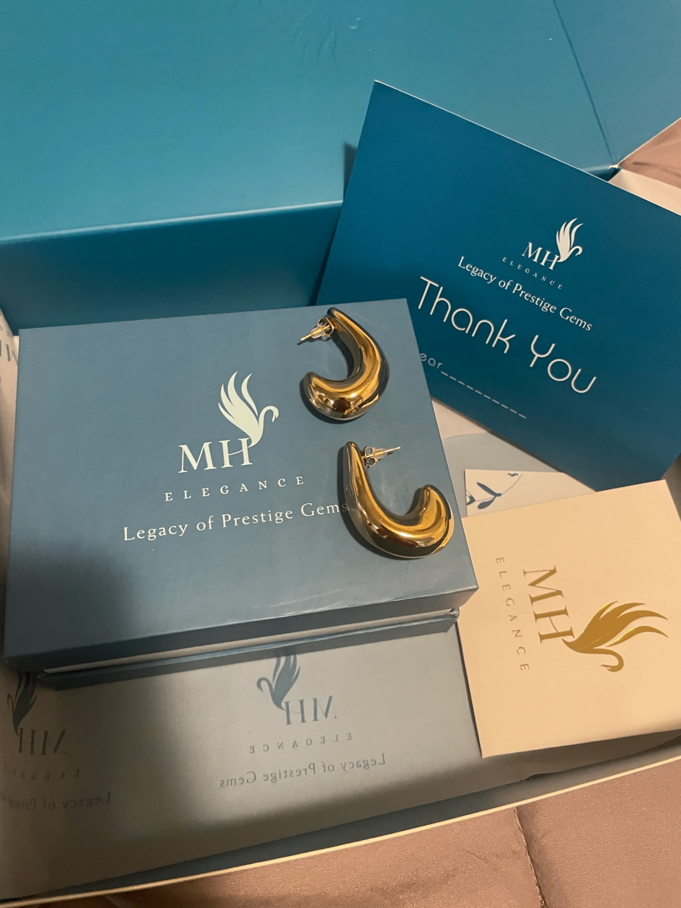 14k Gold plated Chunky Gold Hoop Earrings image indicator(4)