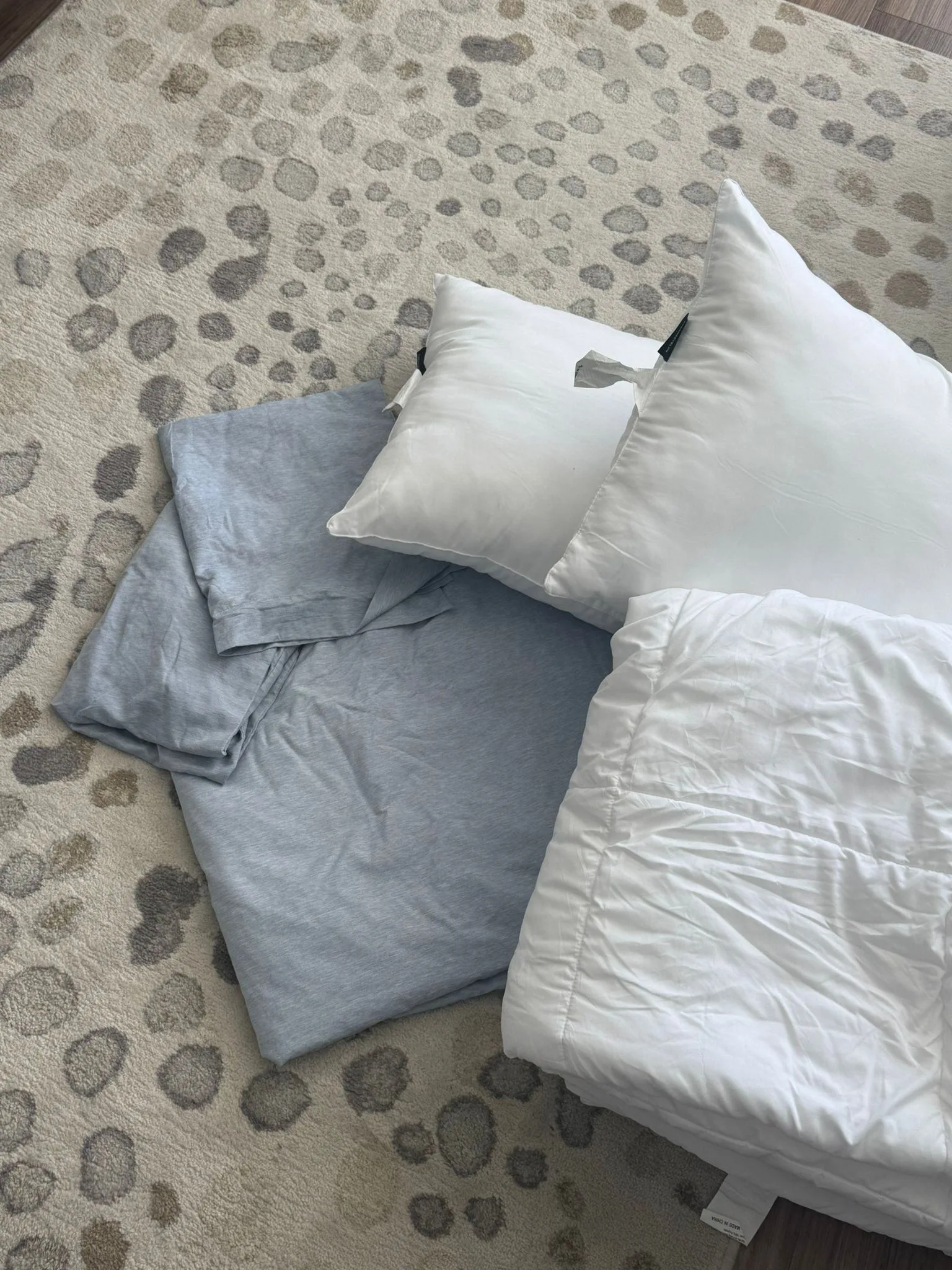 Bedding & Duvet set image indicator(2)