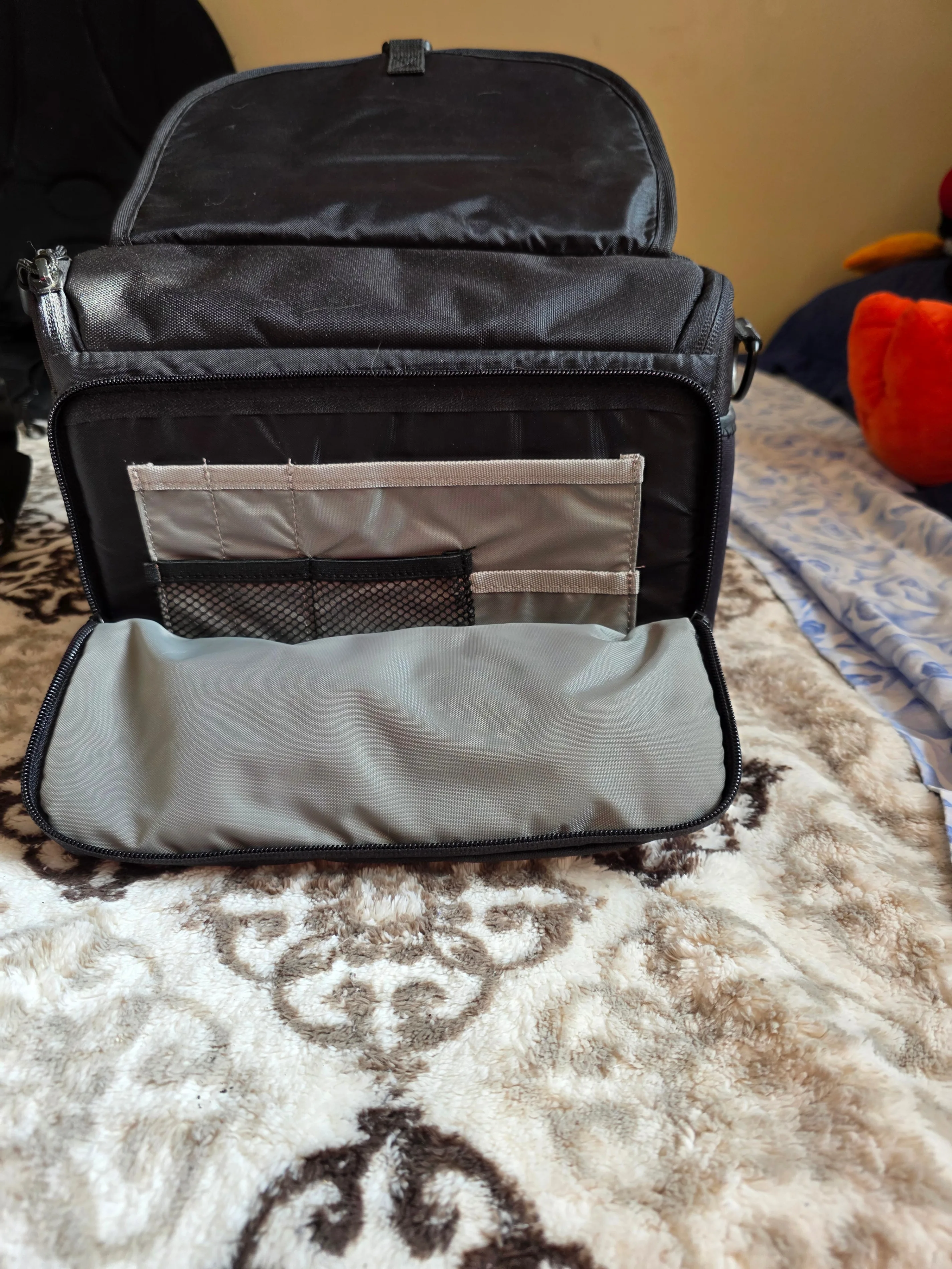 Lowepro Camera Bag - Black image indicator(5)
