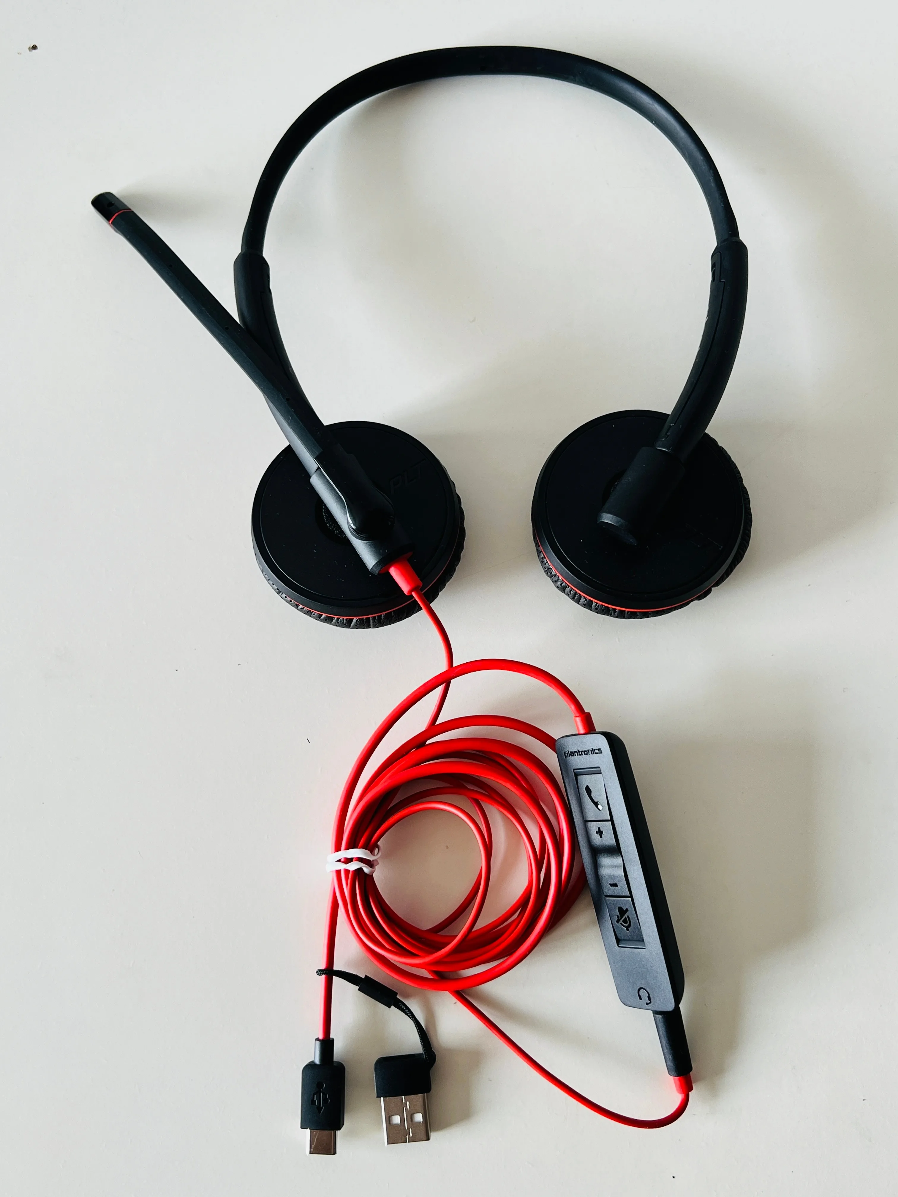 Plantronics Headset with USB-A USB-C and inhand volume controls image indicator(4)