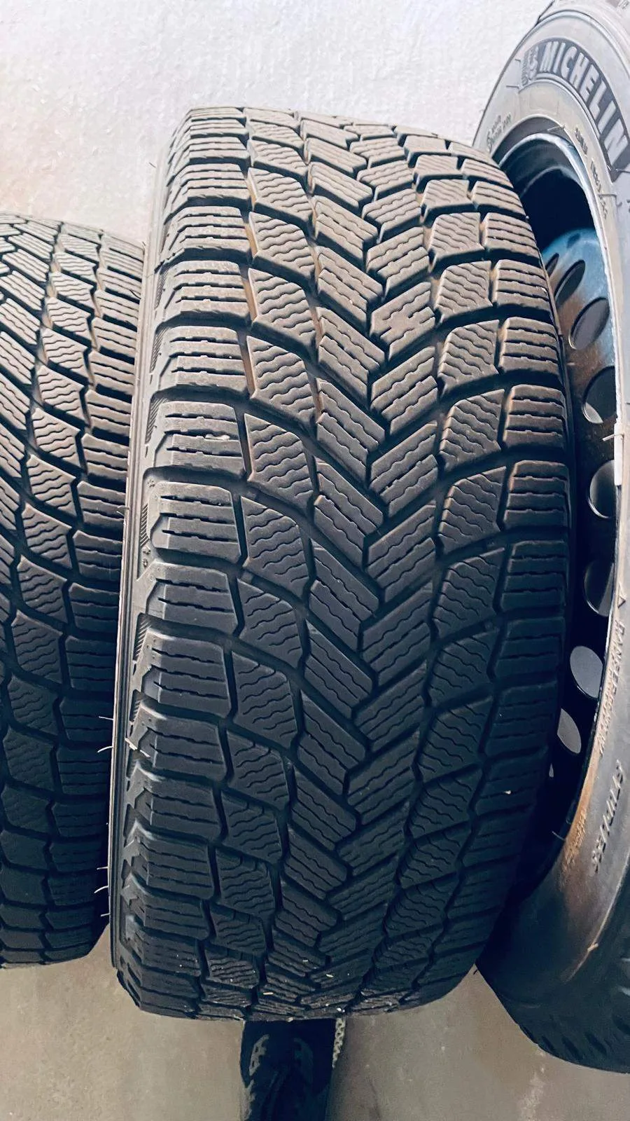 4 Michelin Xice snow winter tire on steel rim. 215/50 R17 image indicator(5)