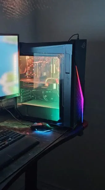 ASUS ROG Strix G16 (i7-13700F + RTX 4070 + 32 GB RAM + 1 TB SSD) image indicator(4)