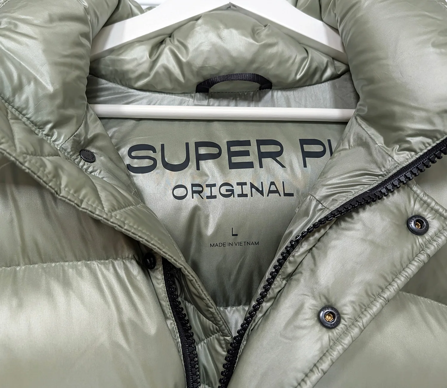 Aritzia The Super Puff, Hi-Gloss-Silent Storm Green - L - NEW image indicator(7)