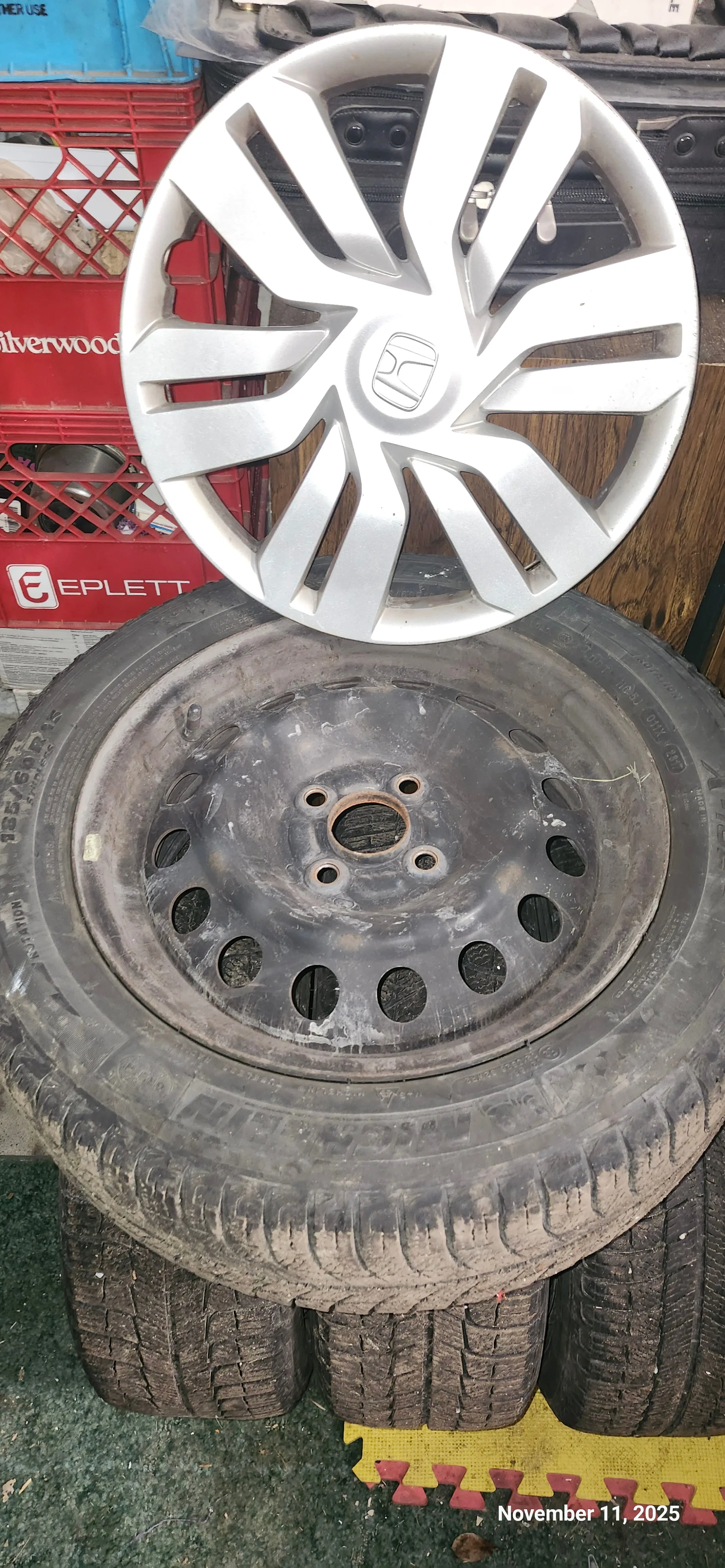 185/60R15 OEM 2015 Honda Fit image indicator(2)