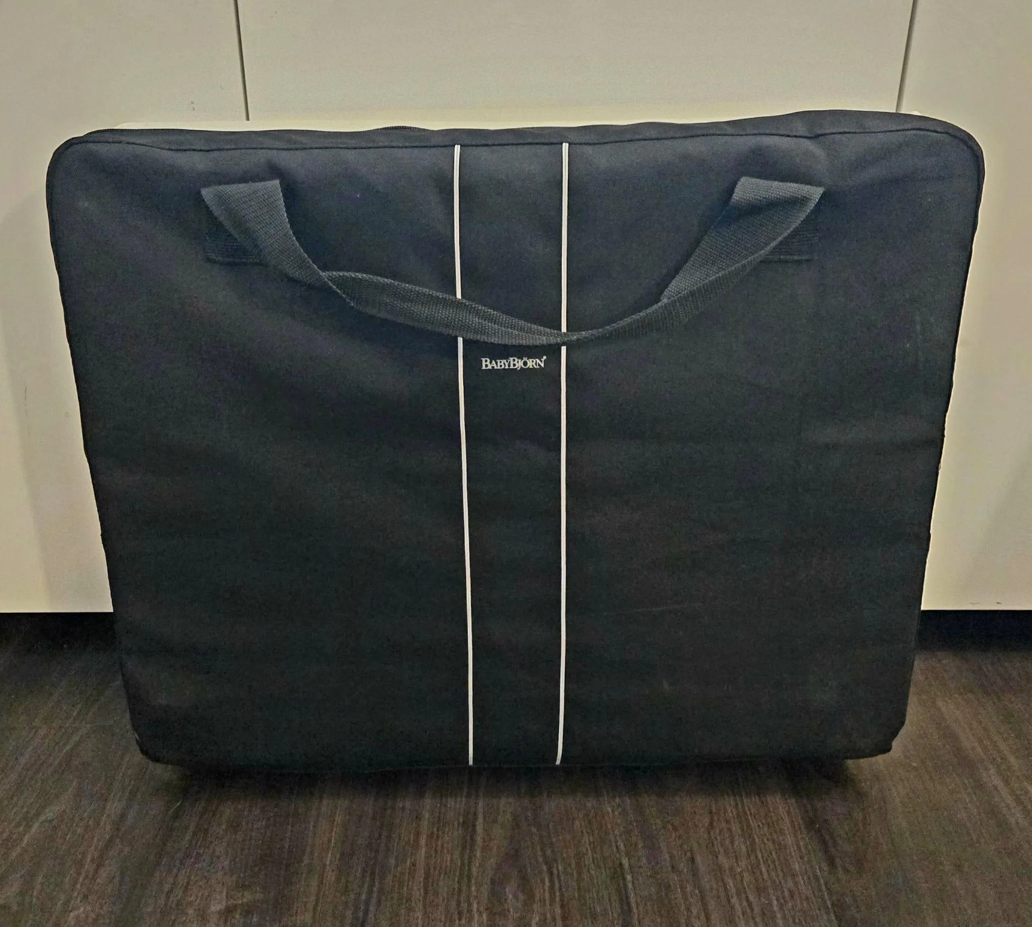 Baby Bjorn | Travel Crib Light | Brand New image indicator(2)