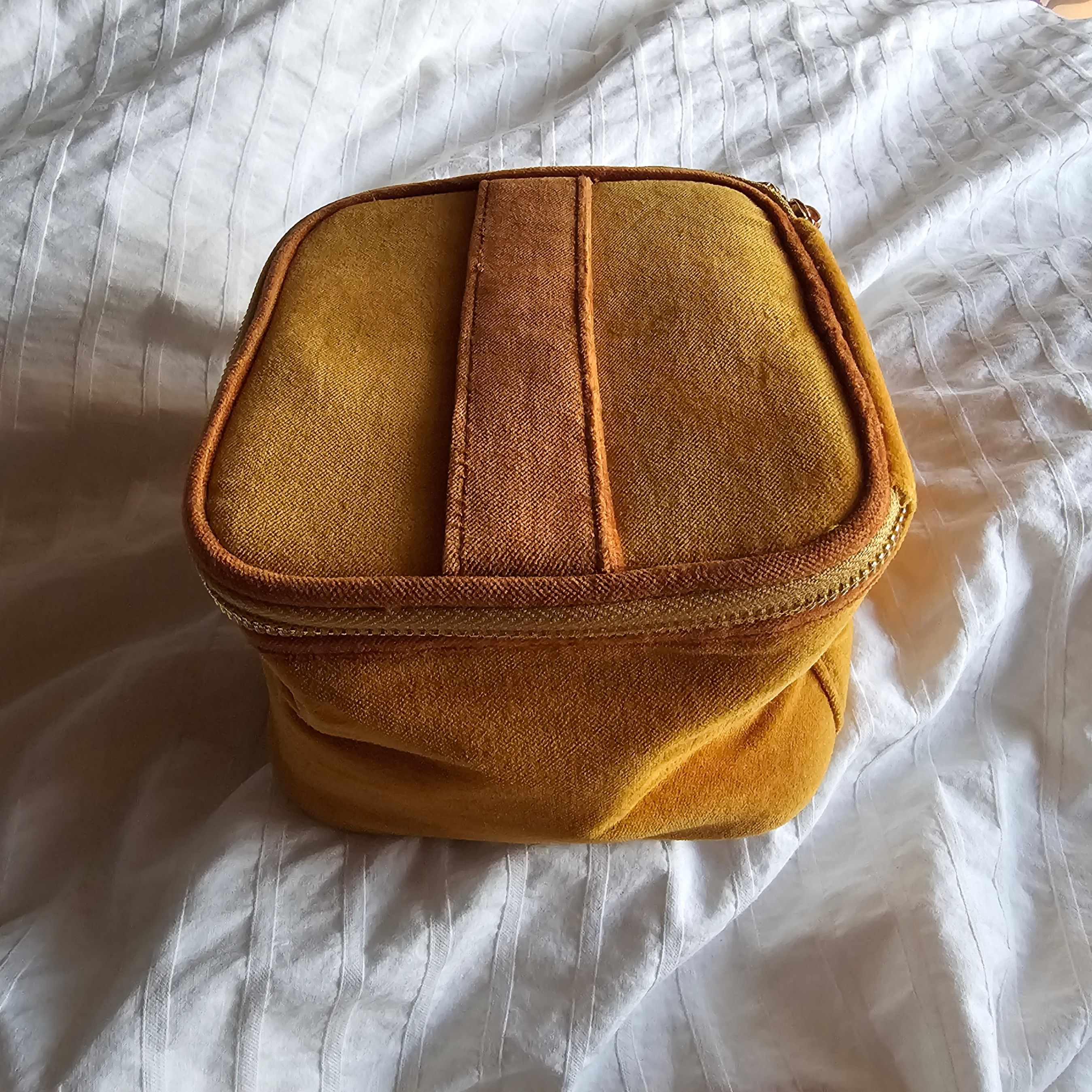 New Sezane Velvet Vanity Pouch - Gold - photo 4